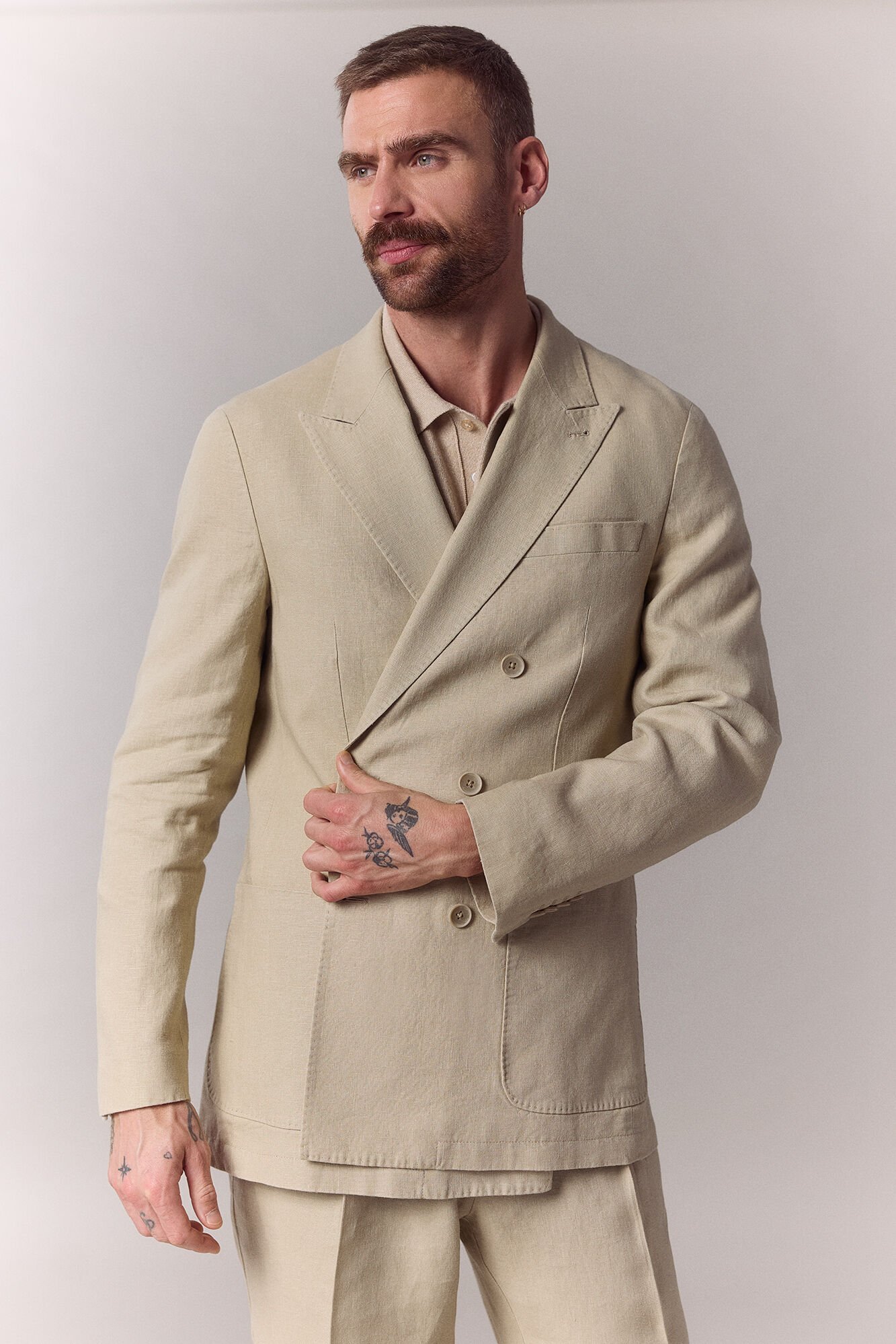 OOTO Blazer cruzado em mistura de linho Tostado