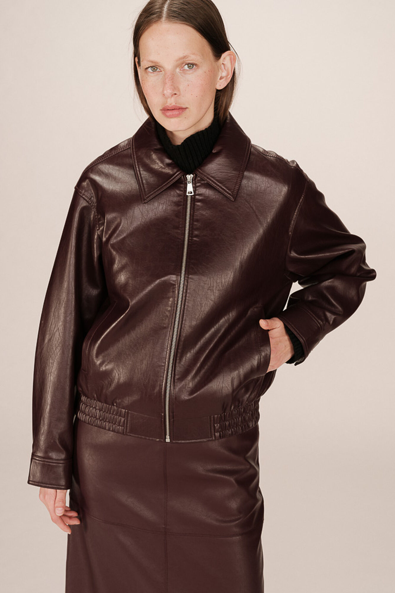 Grace & Mila Blus&atilde;o bomber oversized de couro marrom Granada