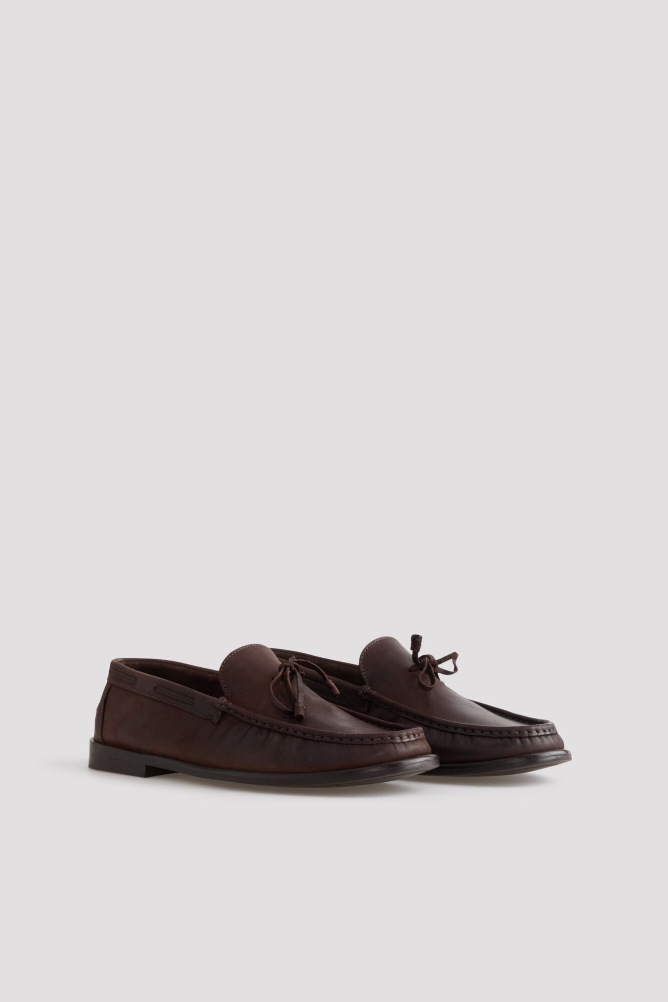 Cortefiel Mocassim em pele com la&ccedil;ada Castanho