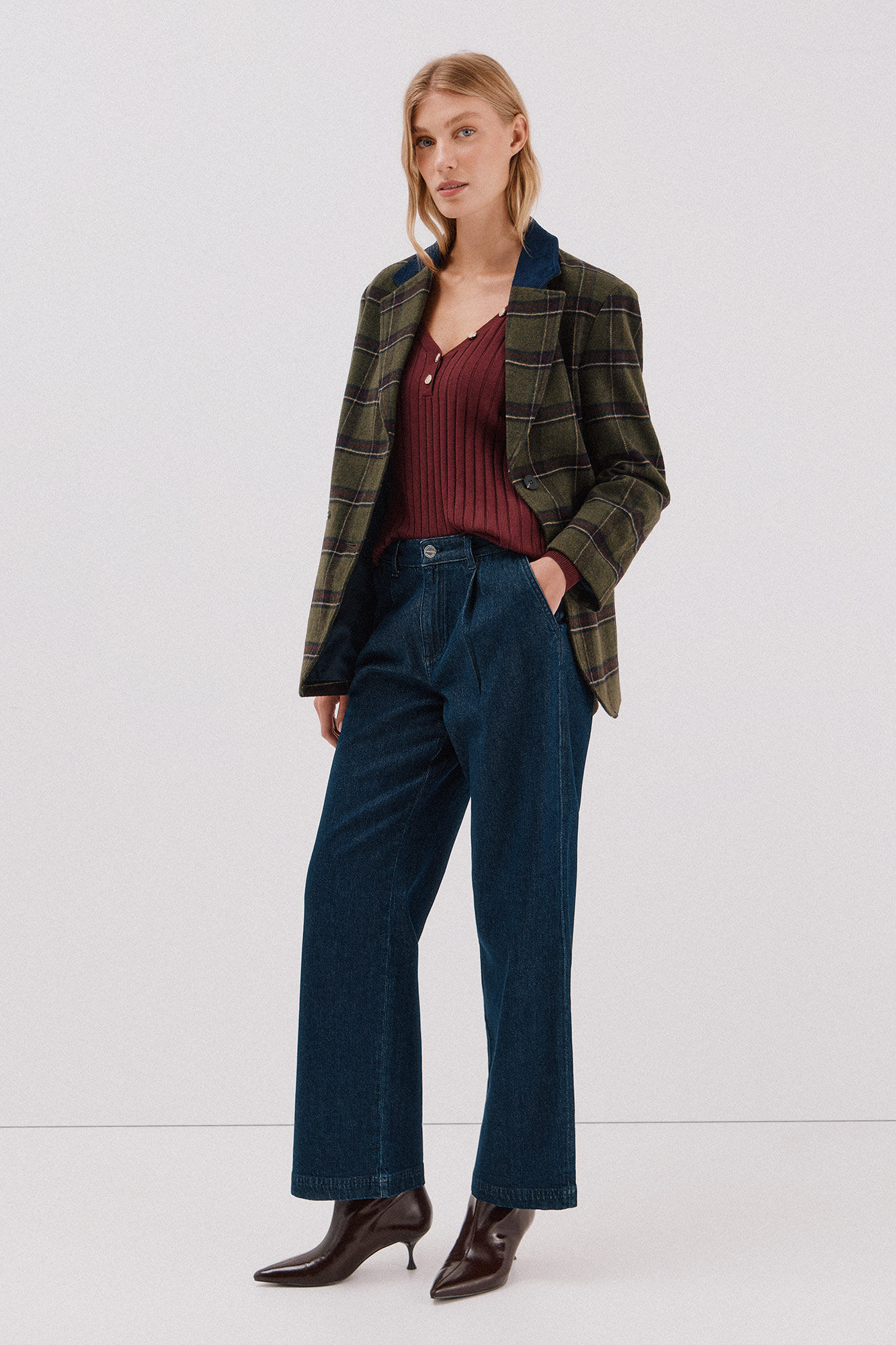 Cortefiel V-neck jumper with buttons Maroon