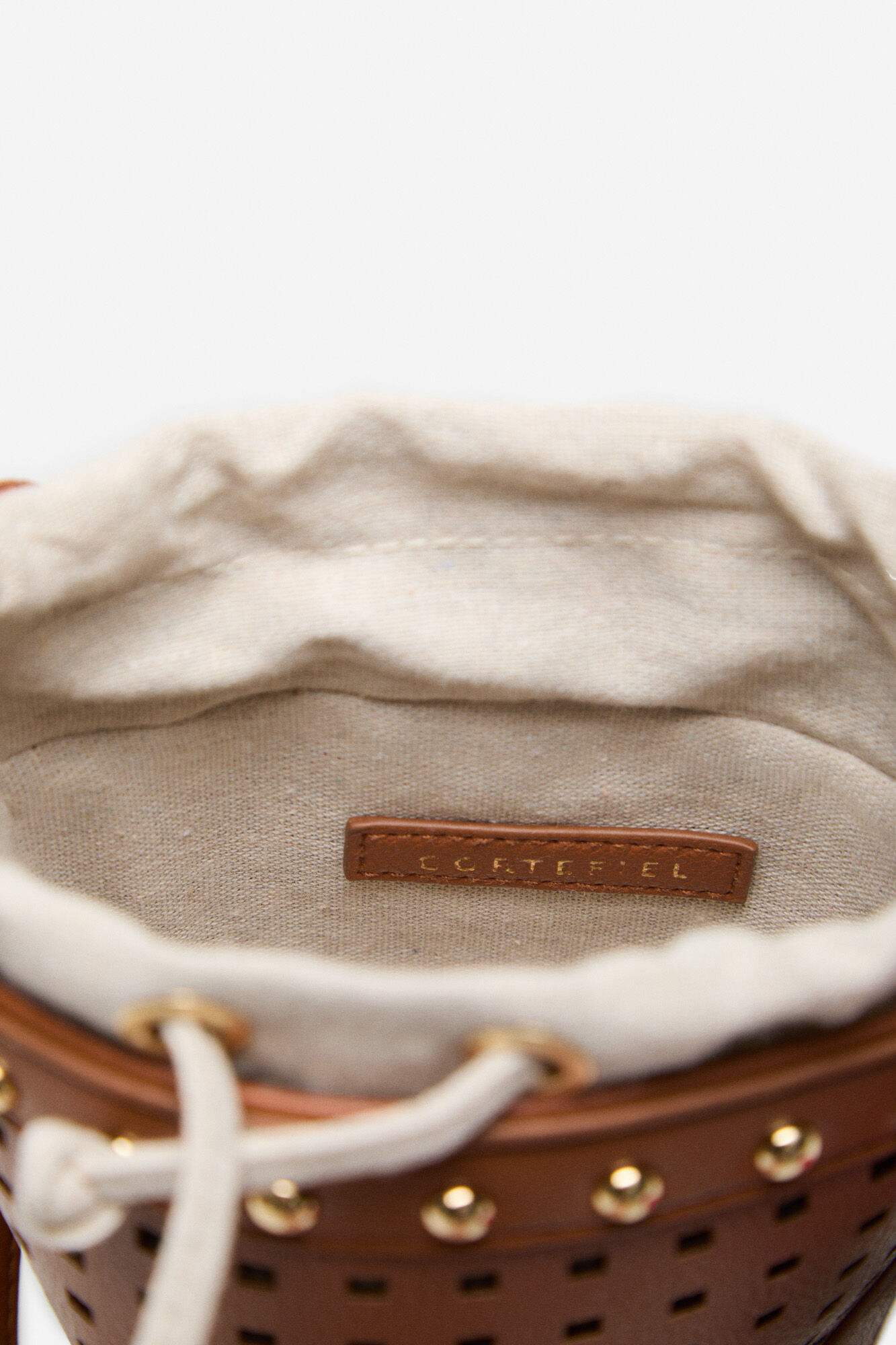 Cortefiel Mala mini bucket troquelada Castanho