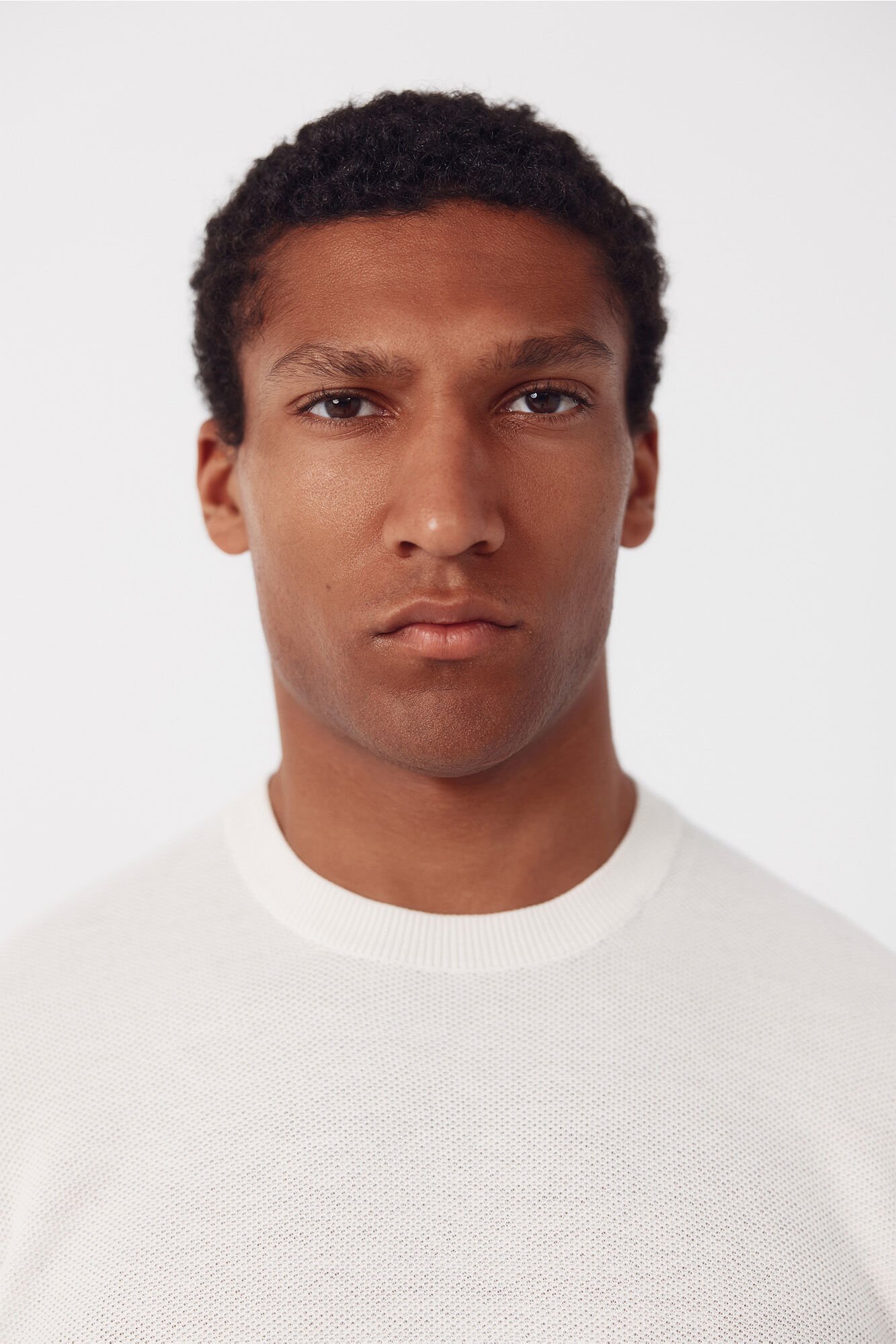 Cortefiel Camisola T-shirt b&aacute;sica de manga curta Ecru