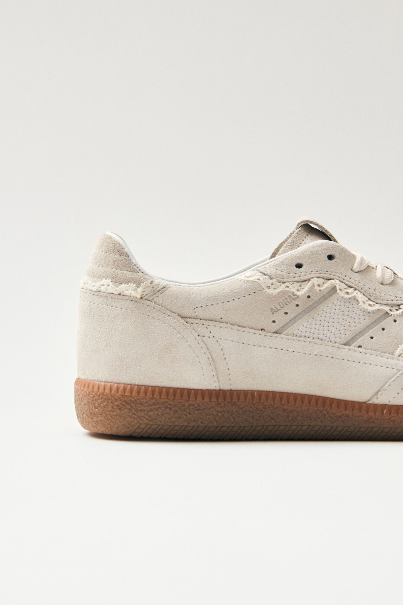 Alohas Tb.490 Crochet Leather Slippers Beige