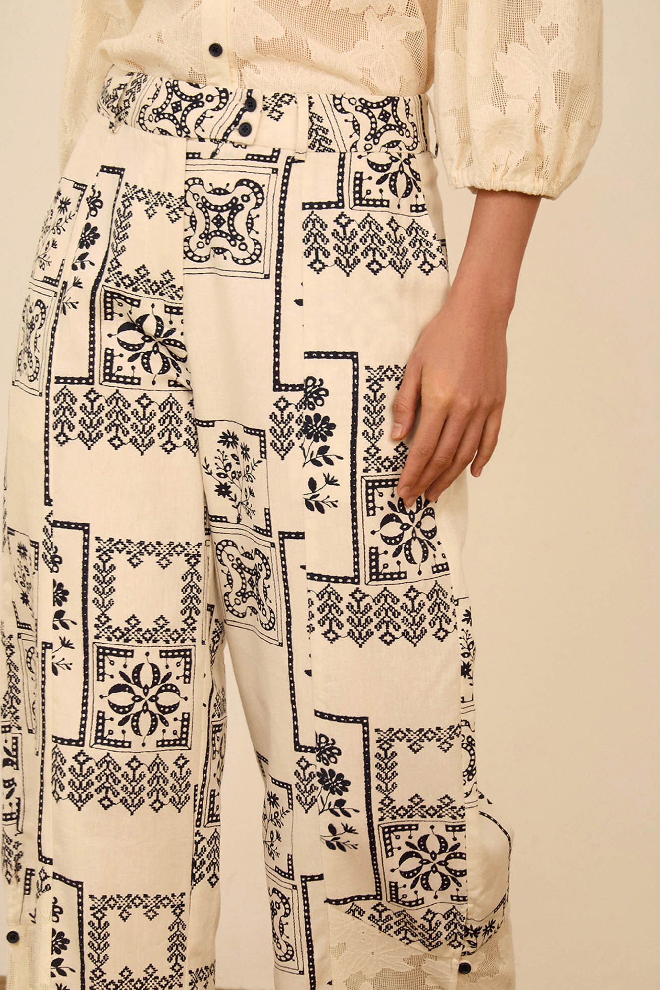 Meisie Printed two-fabric trousers Printed white