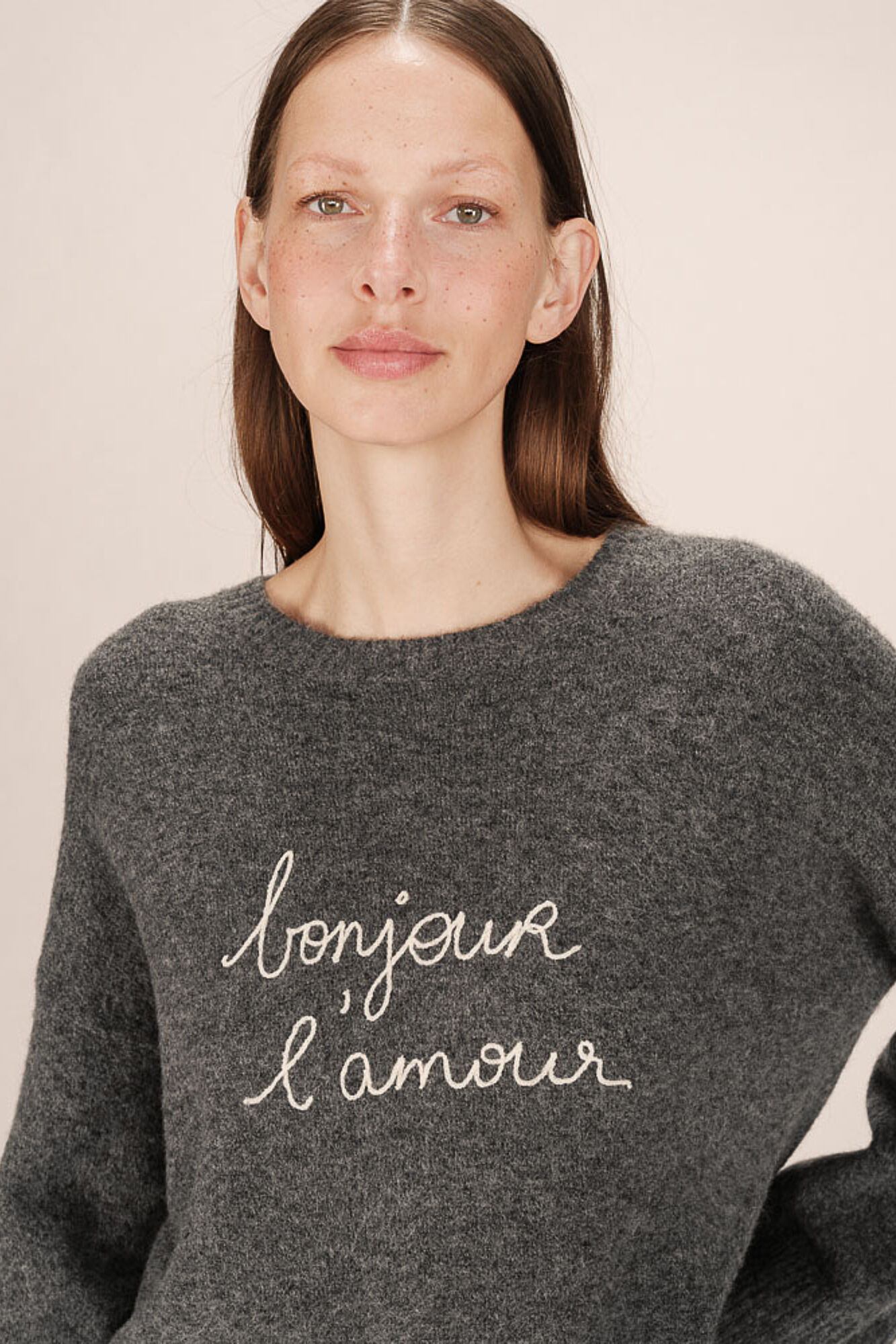 Grace & Mila Camisola oversized de manga comprida com mensagem bordada