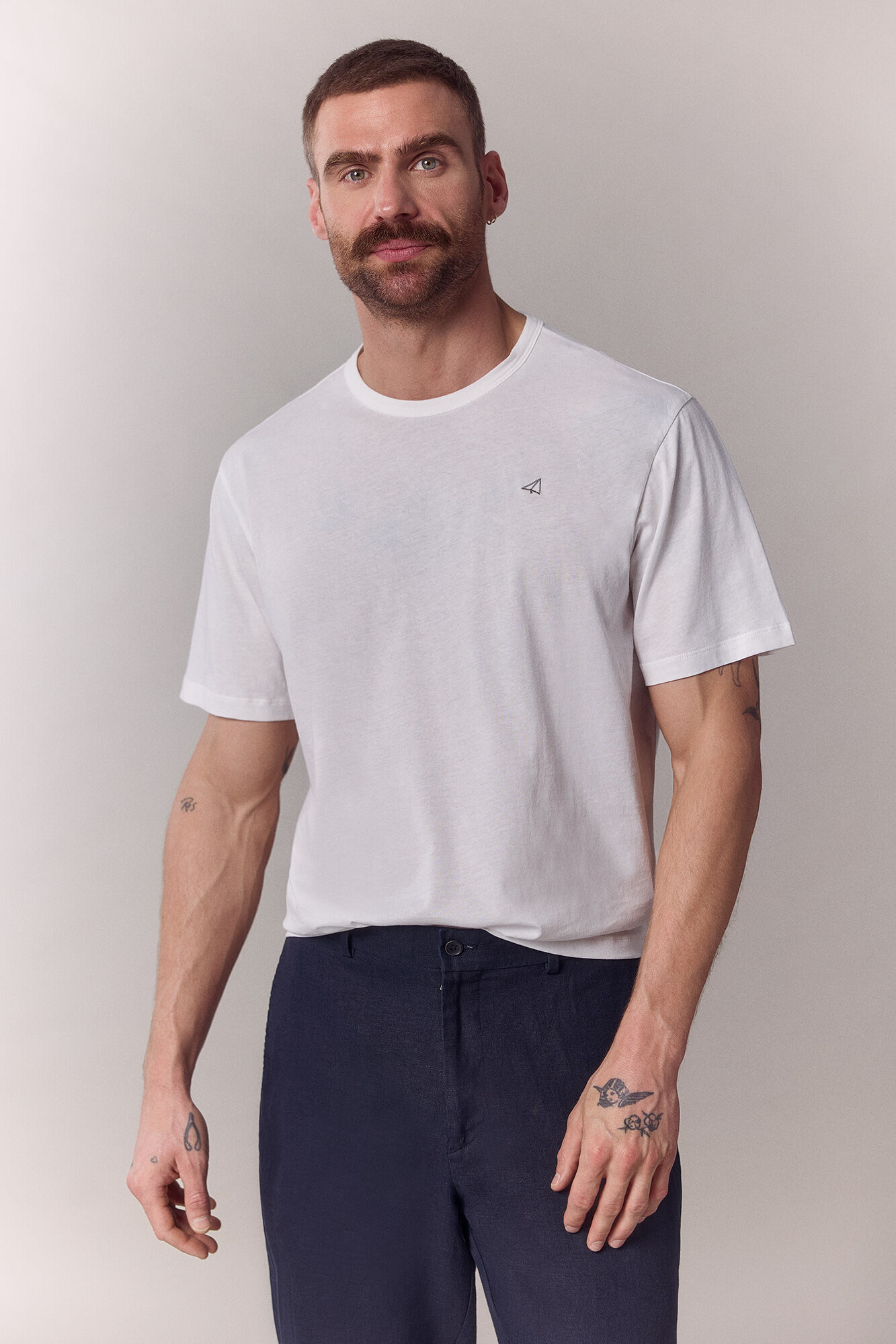 OOTO T-shirt b&aacute;sica leve Branco