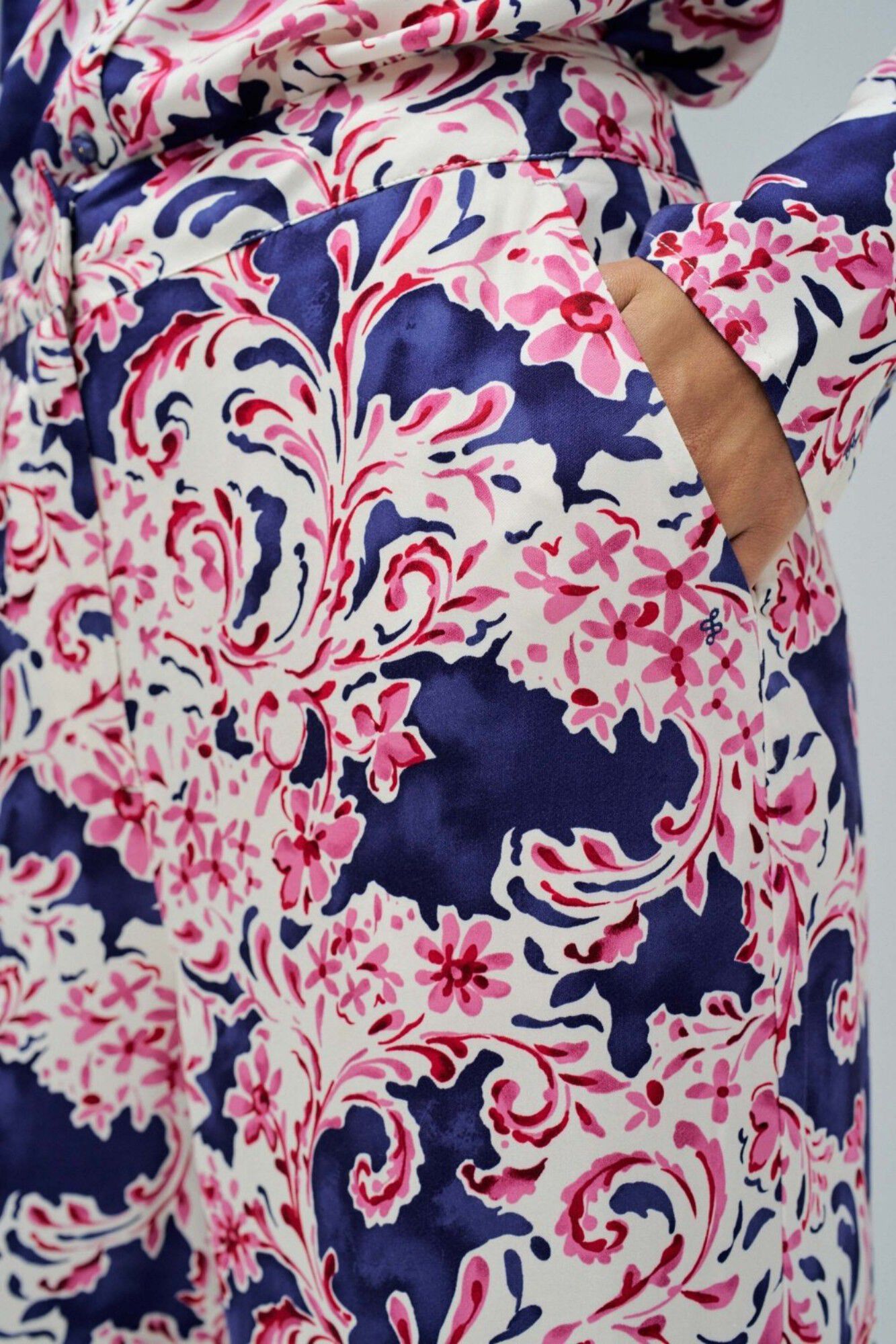 Salsa Jeans Pantal&oacute;n regular con patr&oacute;n floral