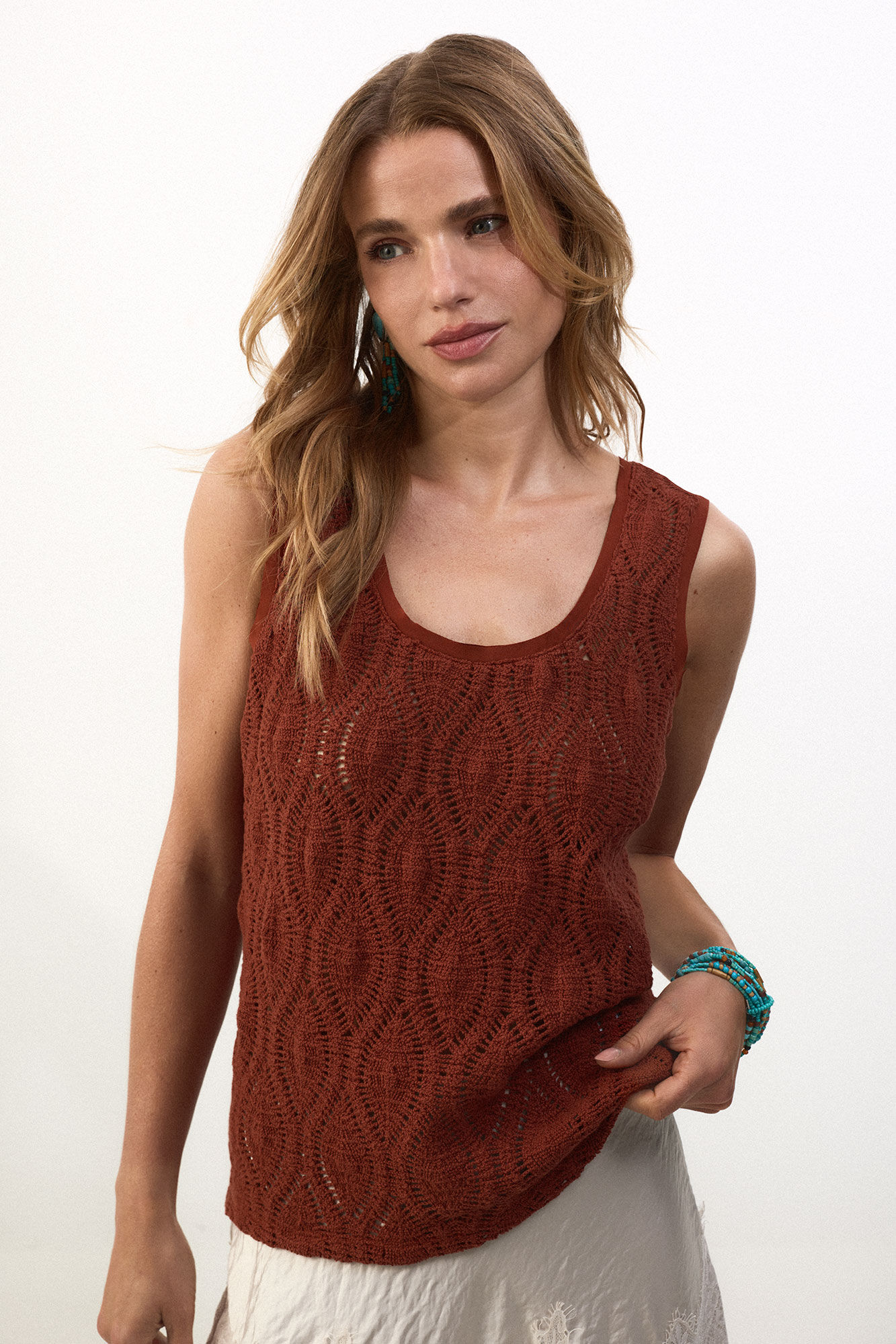 Slowlove Top tirantes crochet Castanho