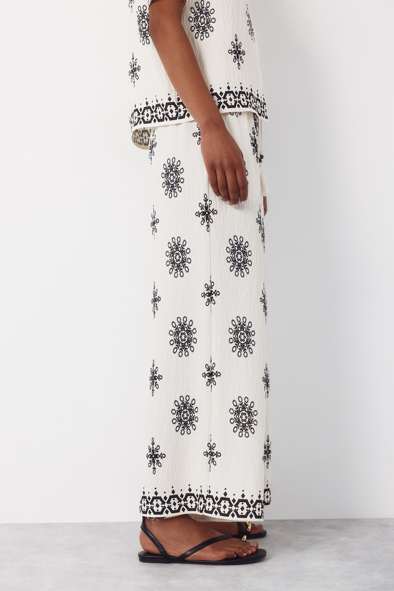 Cortefiel Printed trousers Printed white