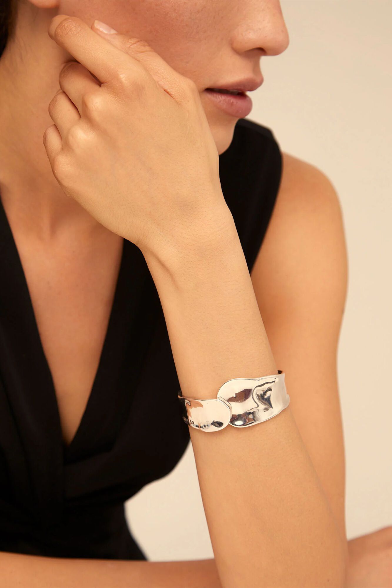 UNOde50 Pulsera r&iacute;gida de ba&ntilde;o de plata