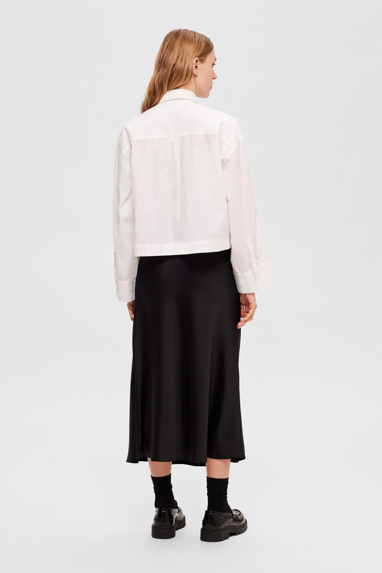 Selected Saia midi fluida confecionada com materiais reciclados. Preto