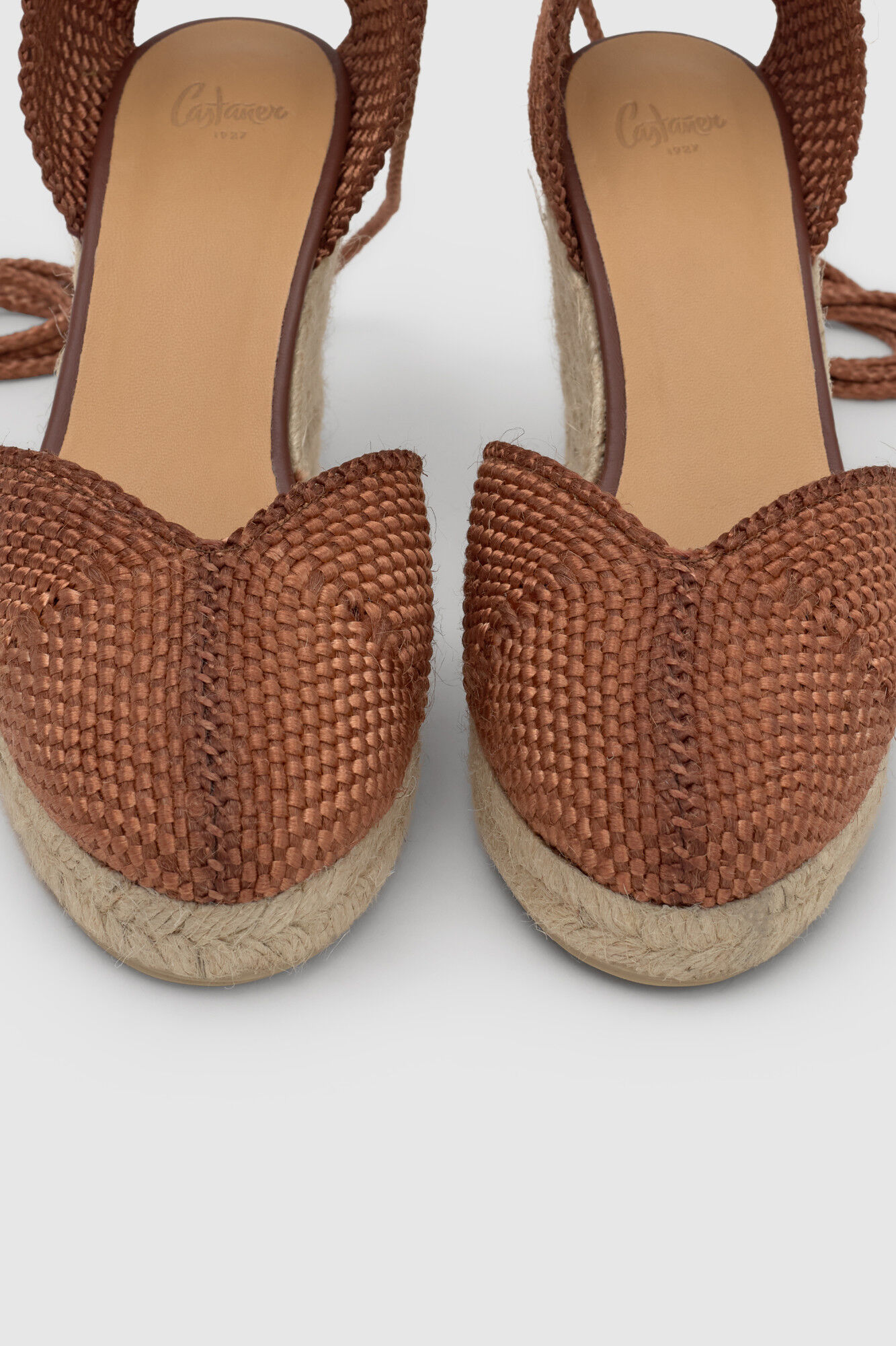 Casta&ntilde;er Alpercata em juta e rayon