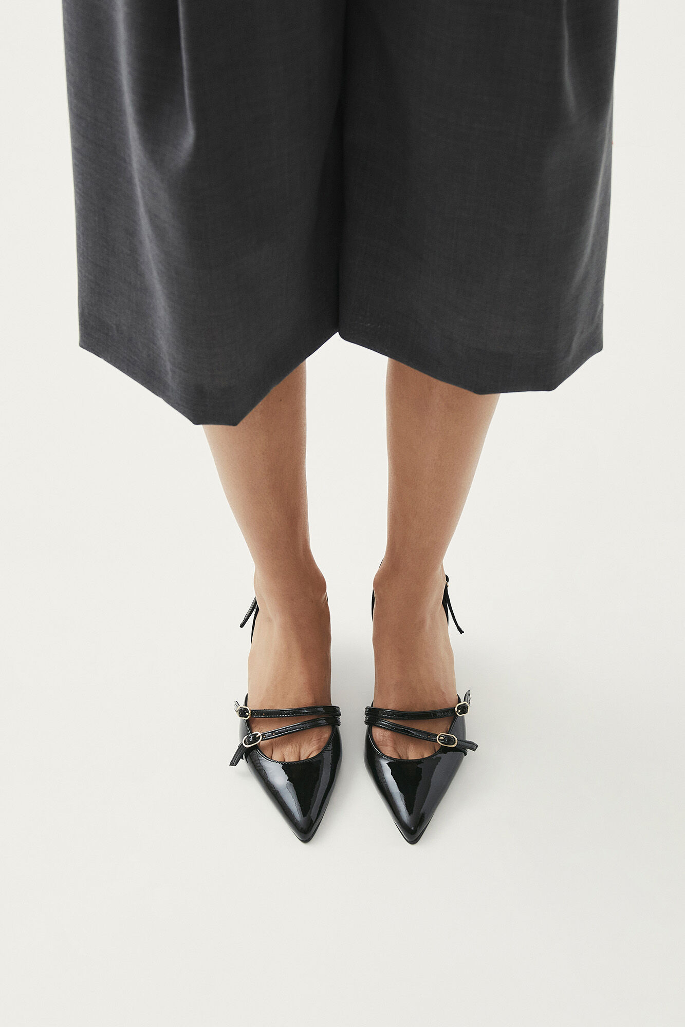 Alohas Joelle leather court shoes Black