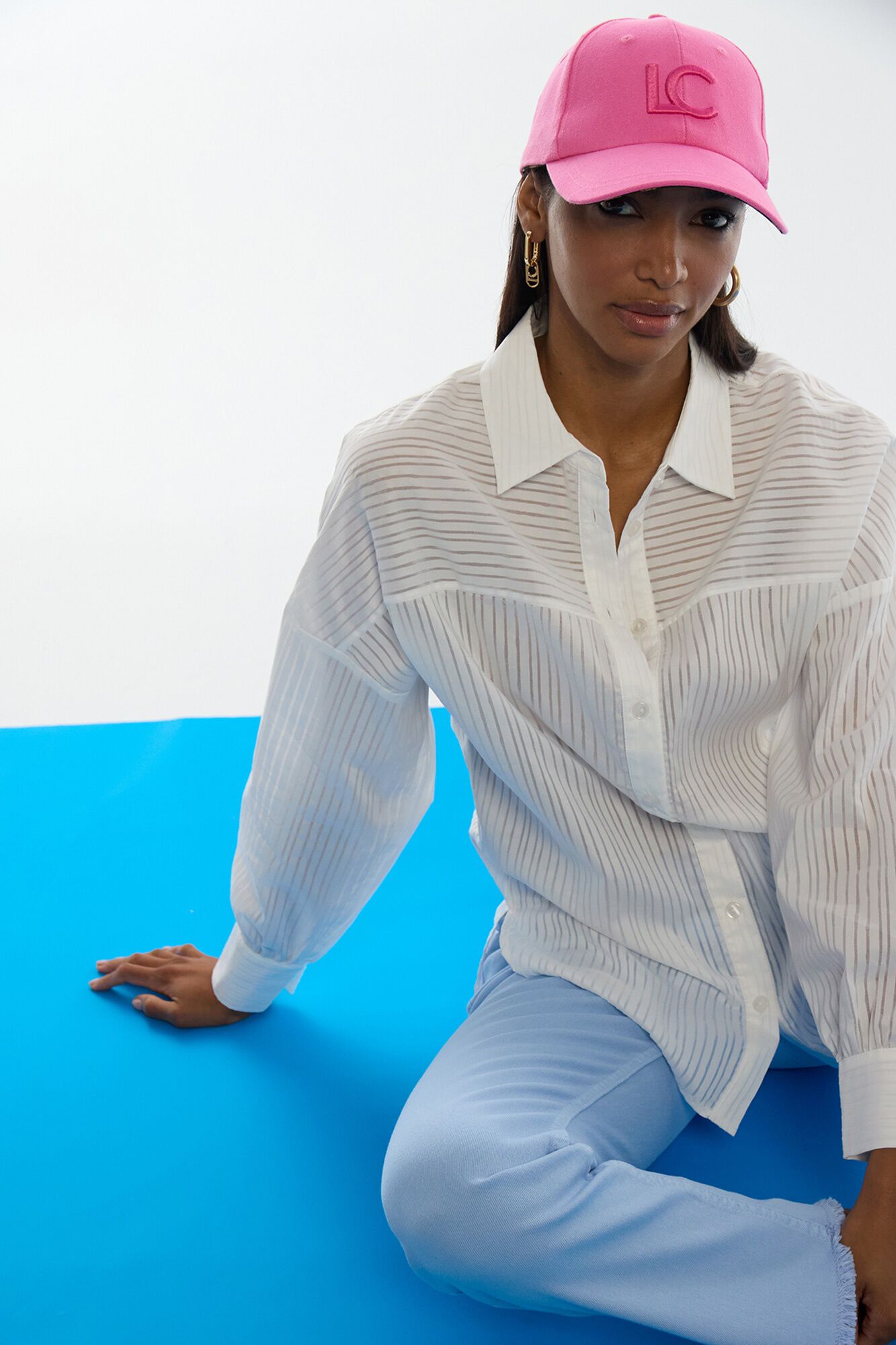 Lola Casademunt Bon&eacute; com logo