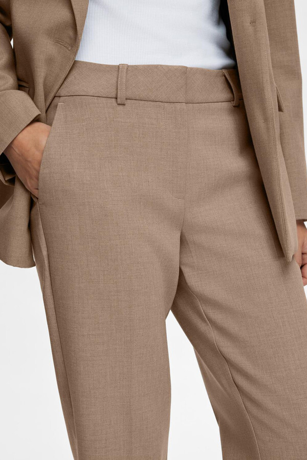 Cortefiel Pantalón de traje Regular Fit confeccionado con materiales reciclados Marrón