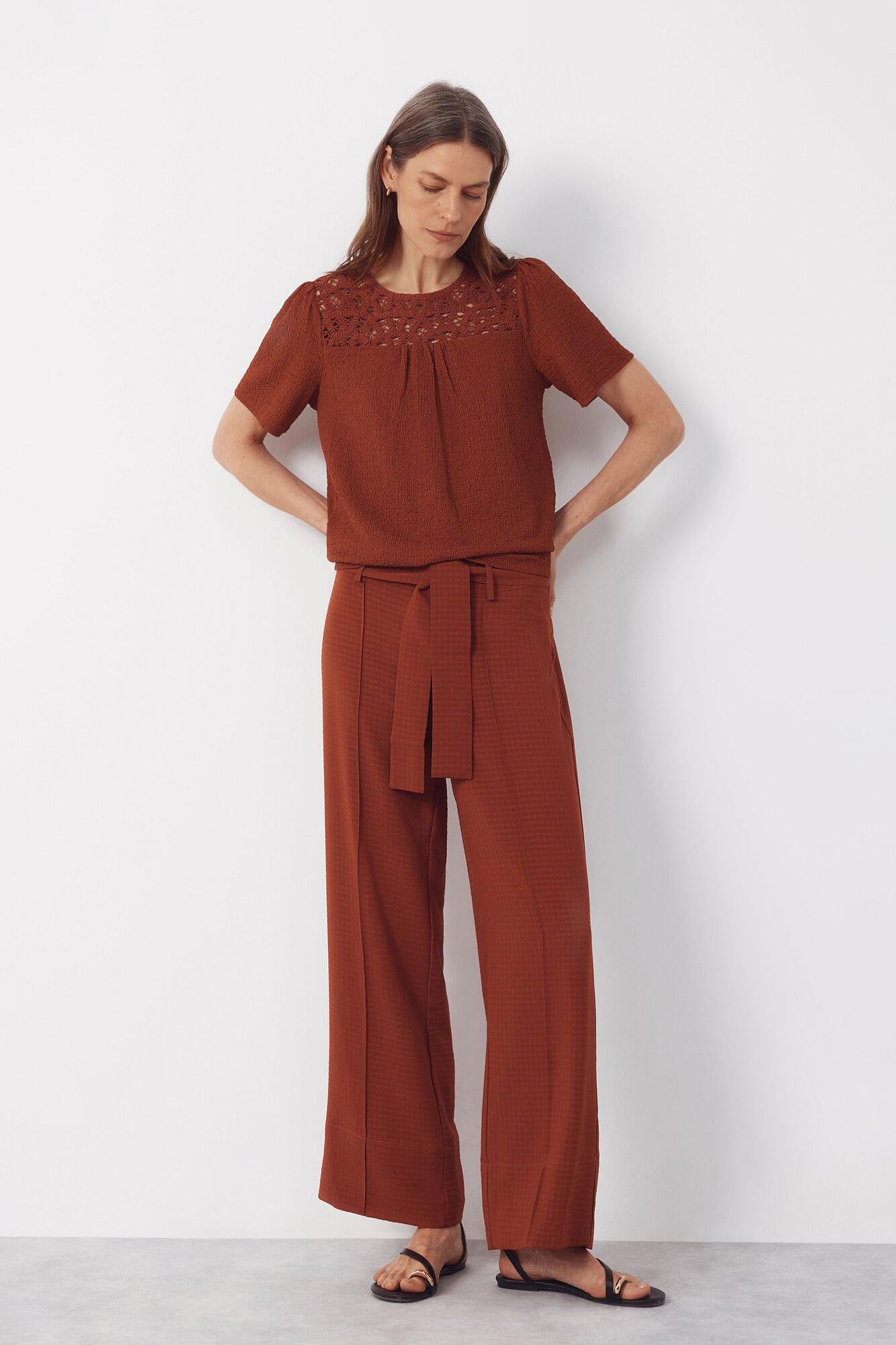 Cortefiel Structured fluid trousers Brown
