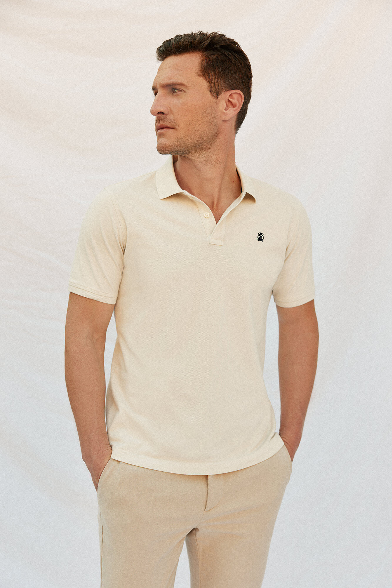 Cortefiel Polo b&aacute;sico piqu&eacute; Ecru