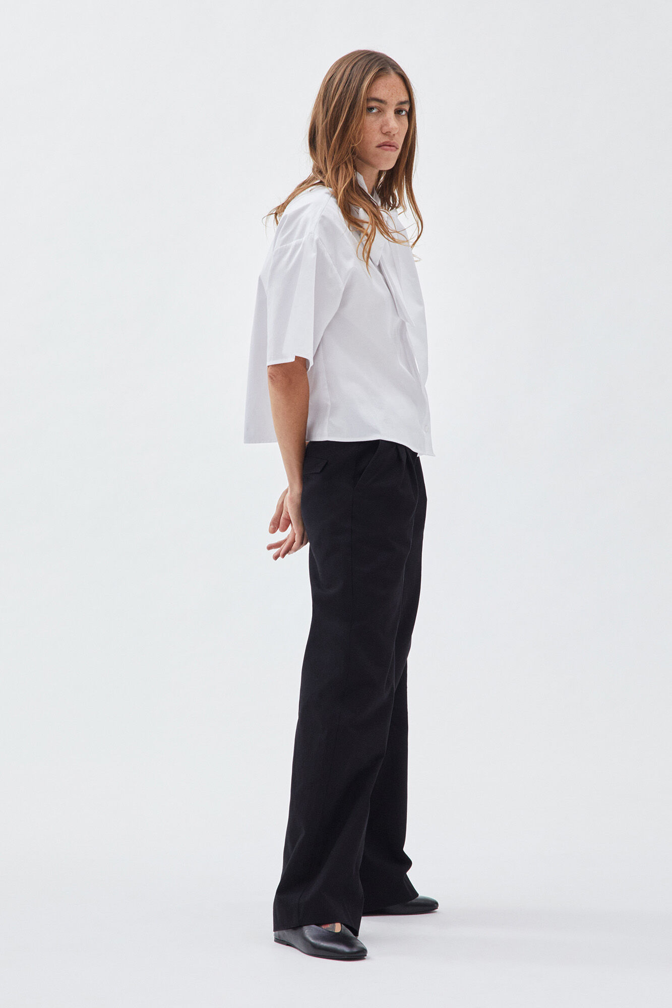 Cortefiel short sleeve shirt with a bow at the neck made from 100% organic cotton. White
