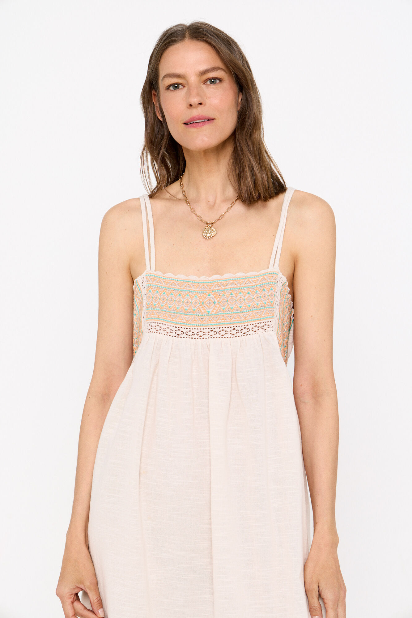 Cortefiel Vestido tirantes bordado. Arena