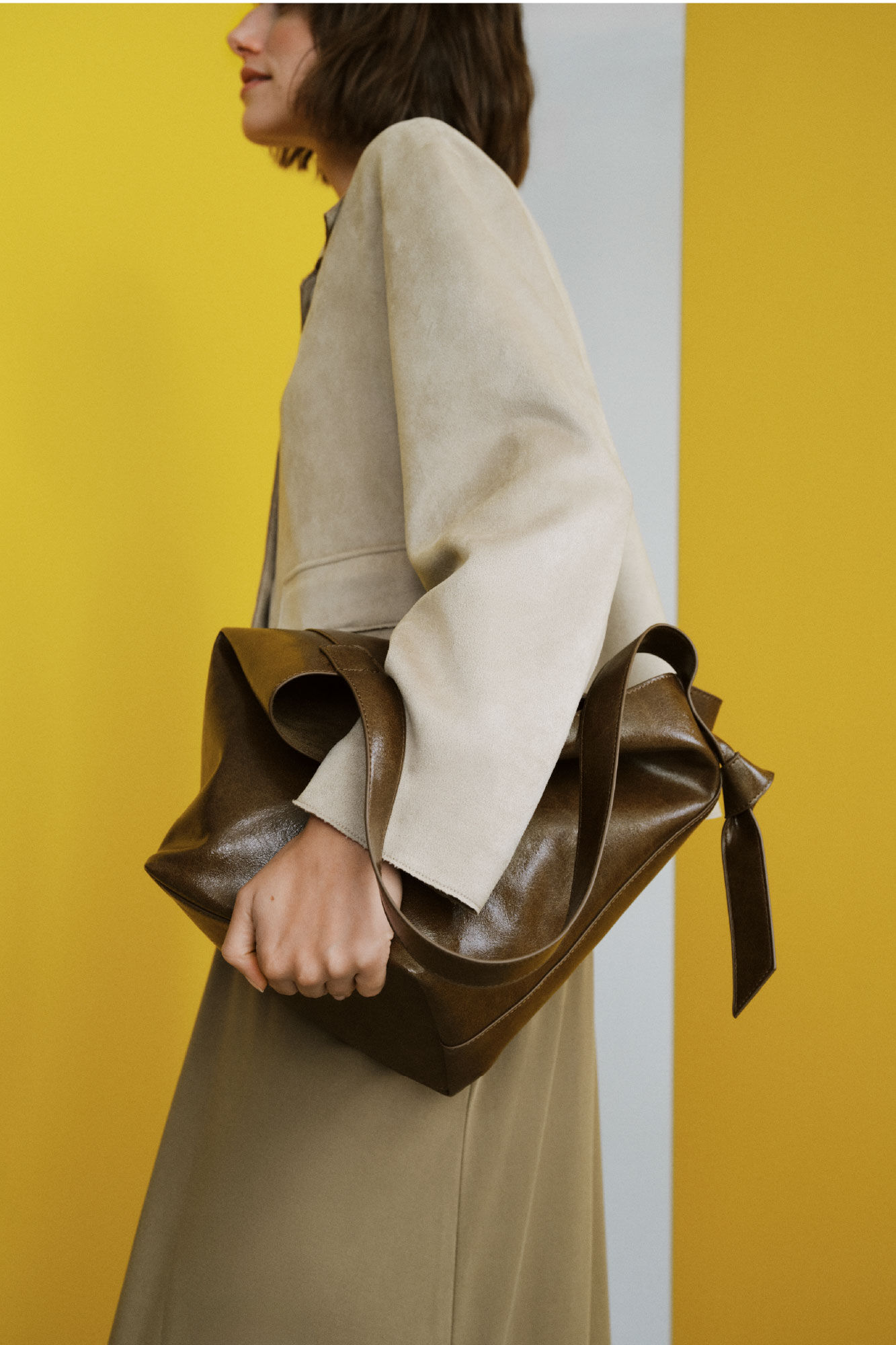 Cortefiel Bucket bag with bow or tie knot