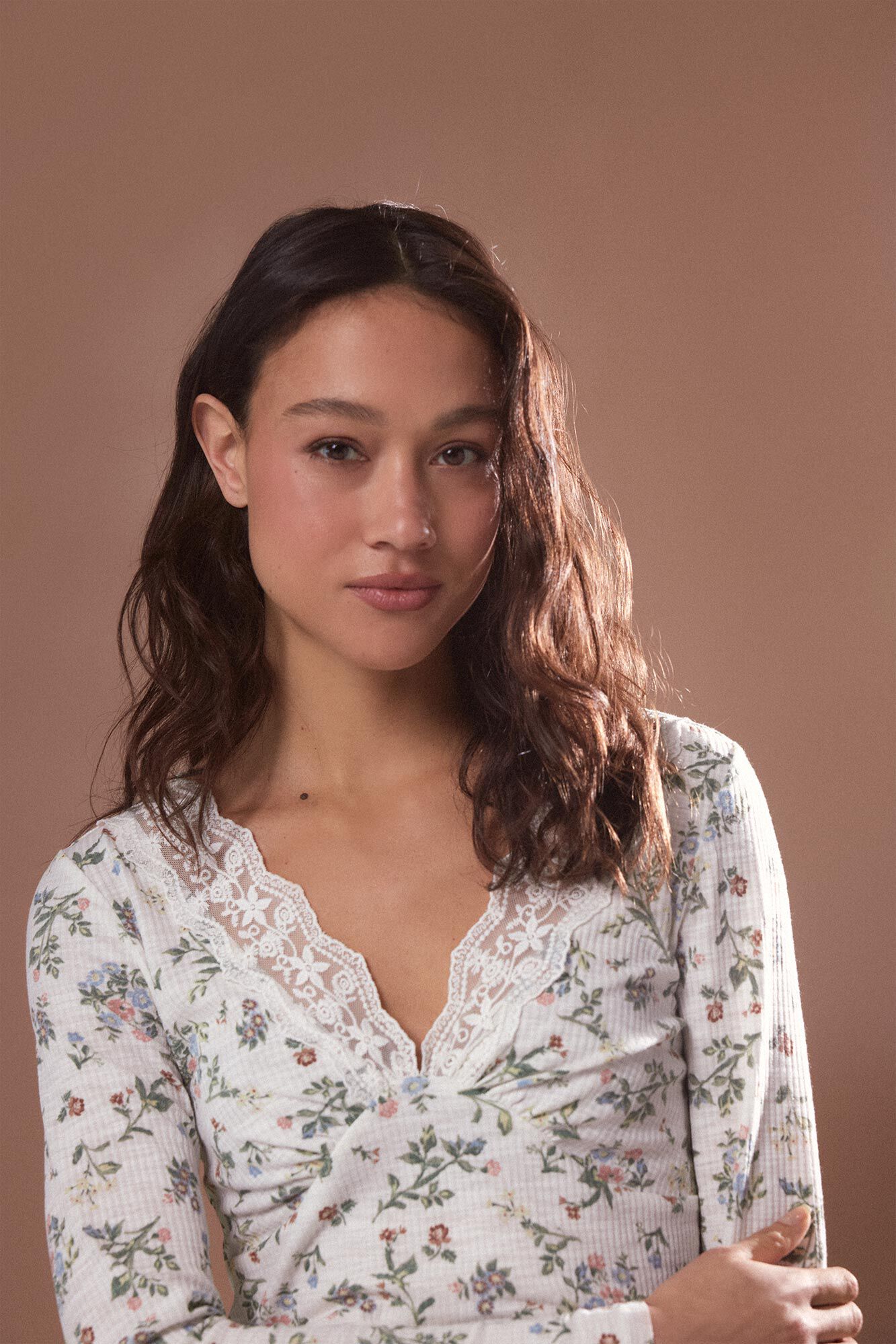 Slowlove Top estrucutura detalle blonda Estampado blanco