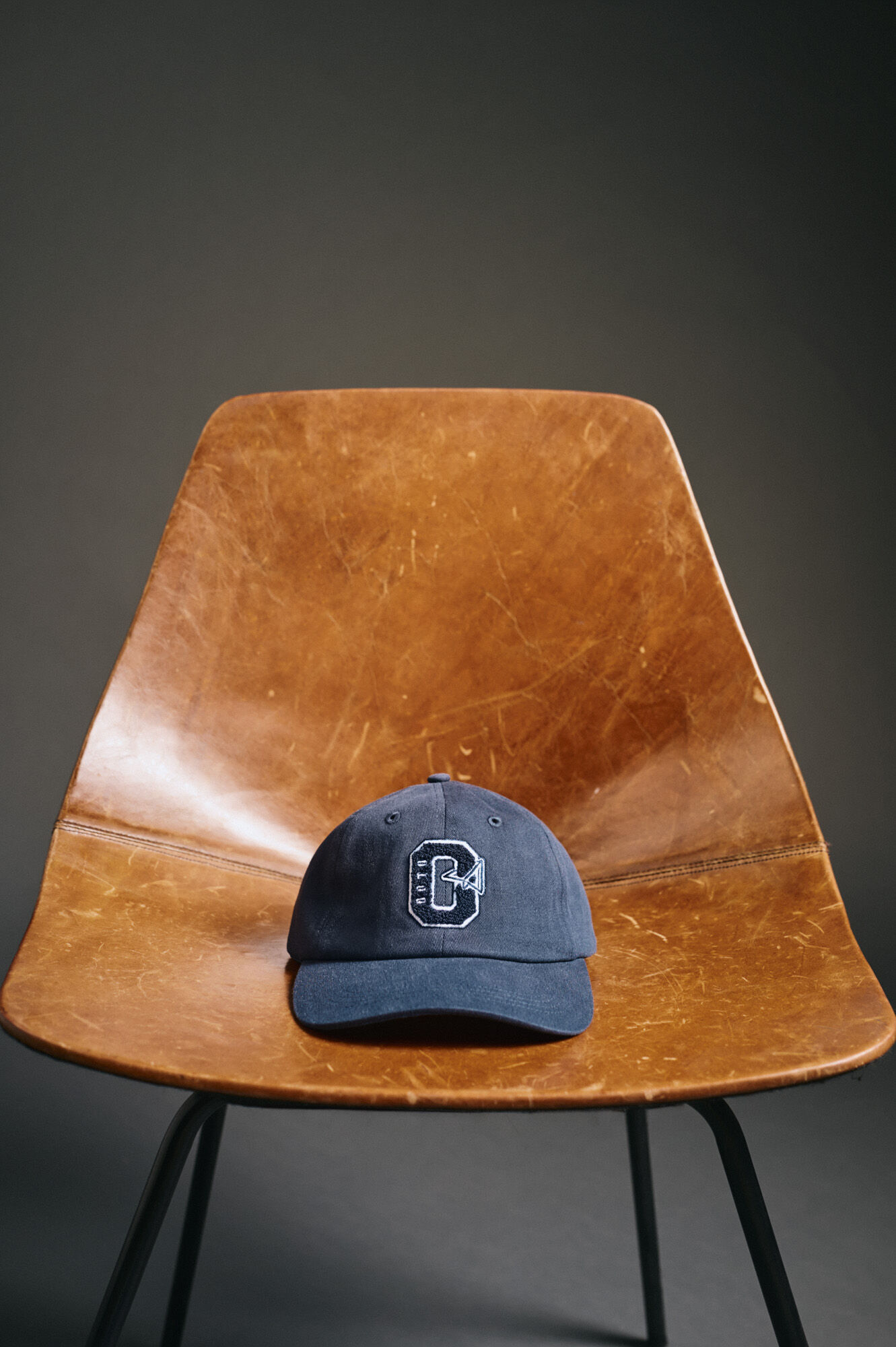 OOTO Bon&eacute; com viseira de t&ecirc;xtil Azul