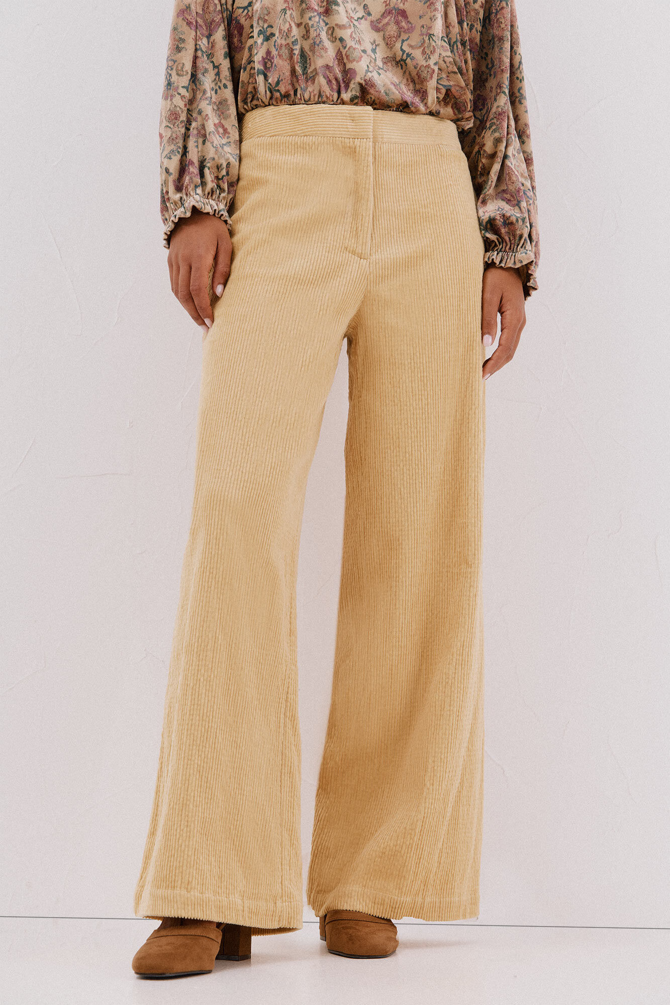 Cortefiel Wide- corduroy women's trousers Yellow