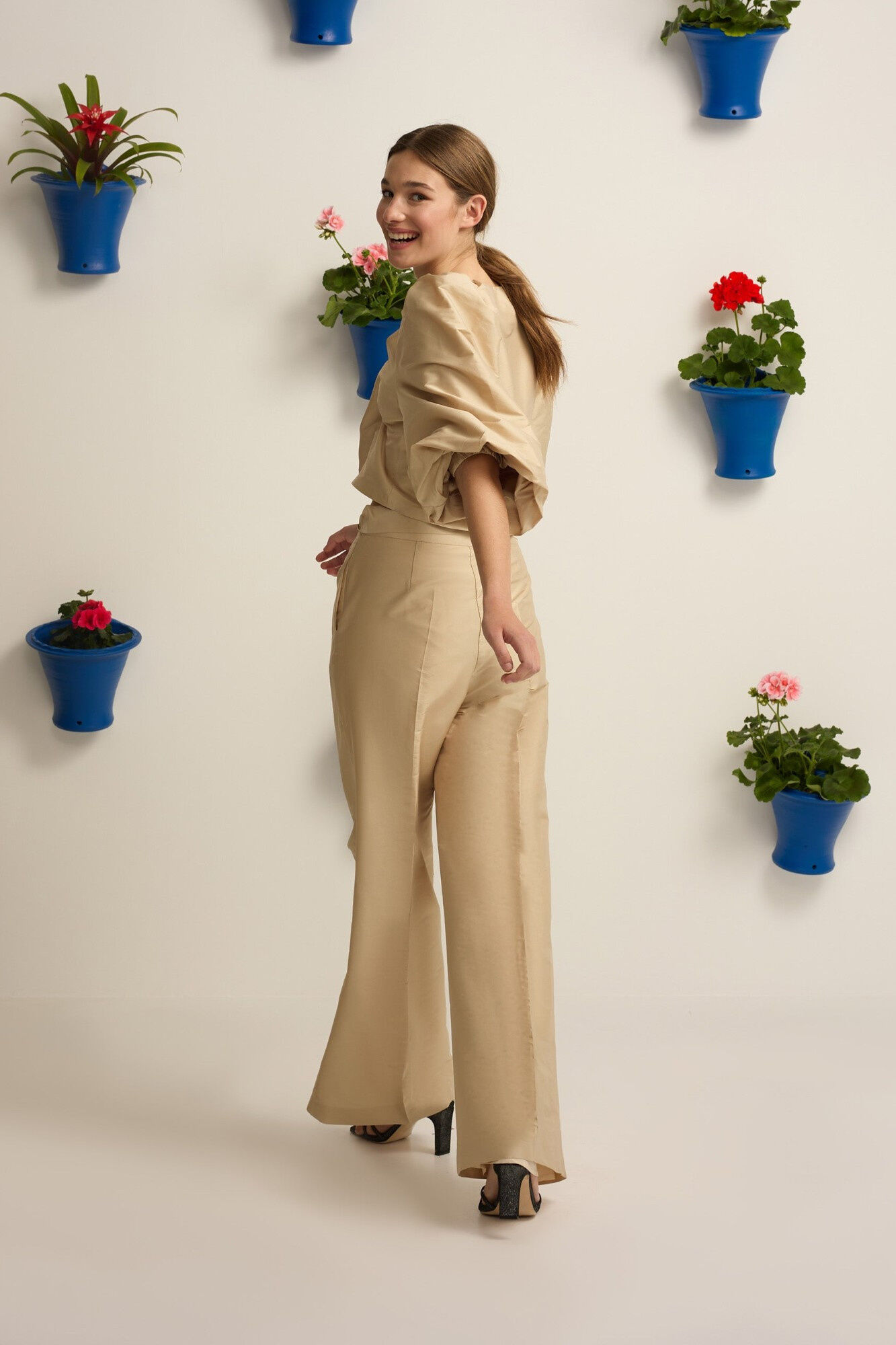 Silbon Cal&ccedil;a Event Collection em tafet&aacute; Tostado