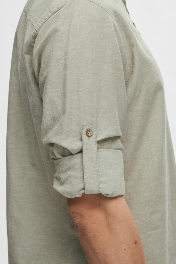 Cortefiel Shirt in linen and recycled cotton with a mandarin collar and multiway sleeves.  Green