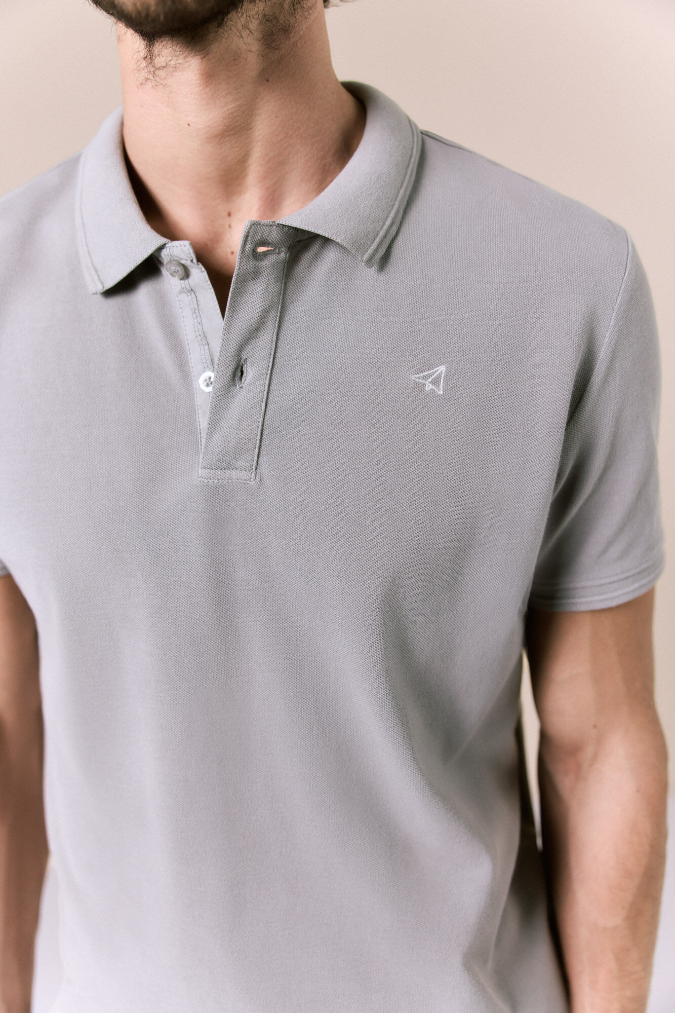 OOTO Polo b&aacute;sico em piqu&eacute; lavado Cinzento