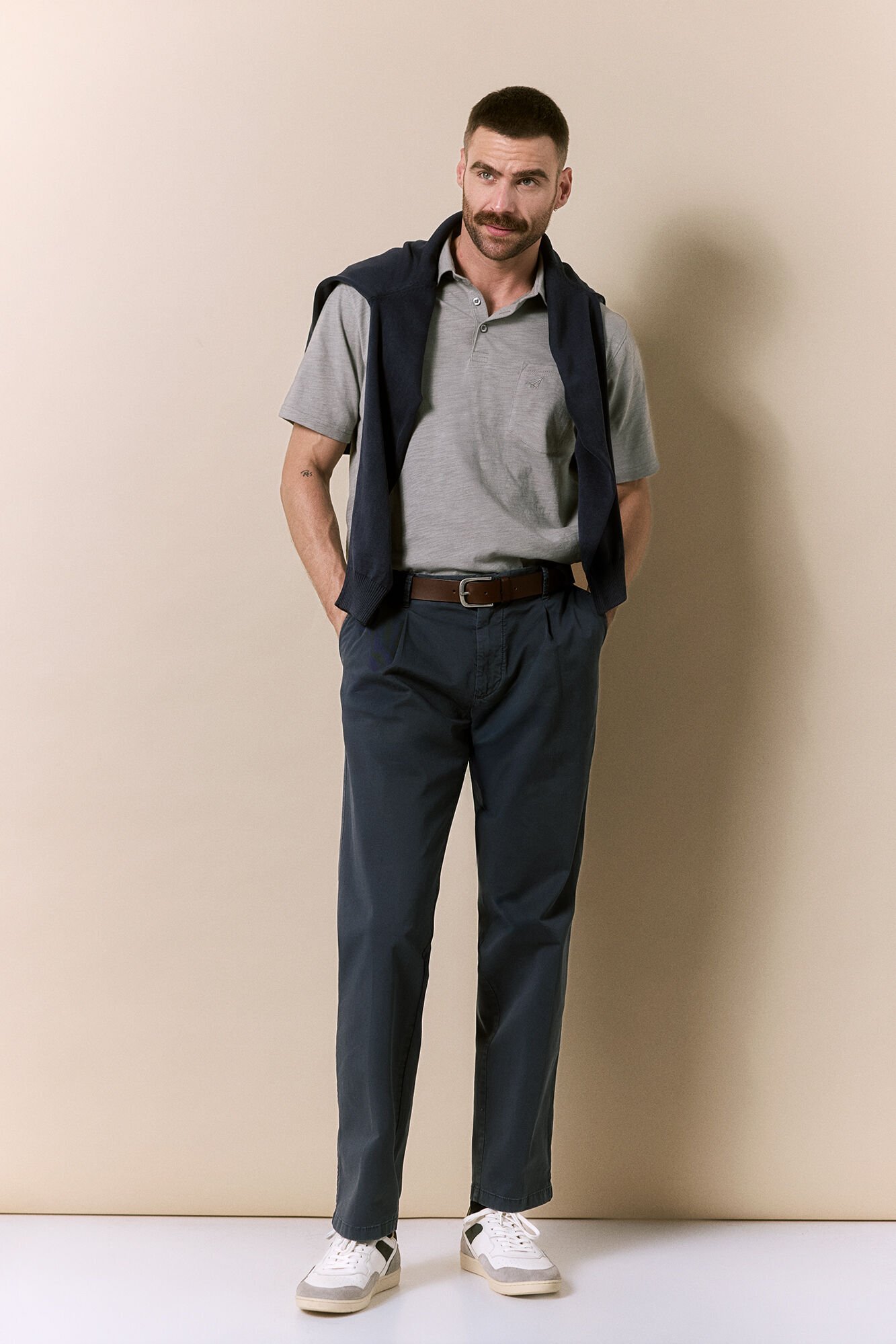 OOTO Chino con pinzas regular