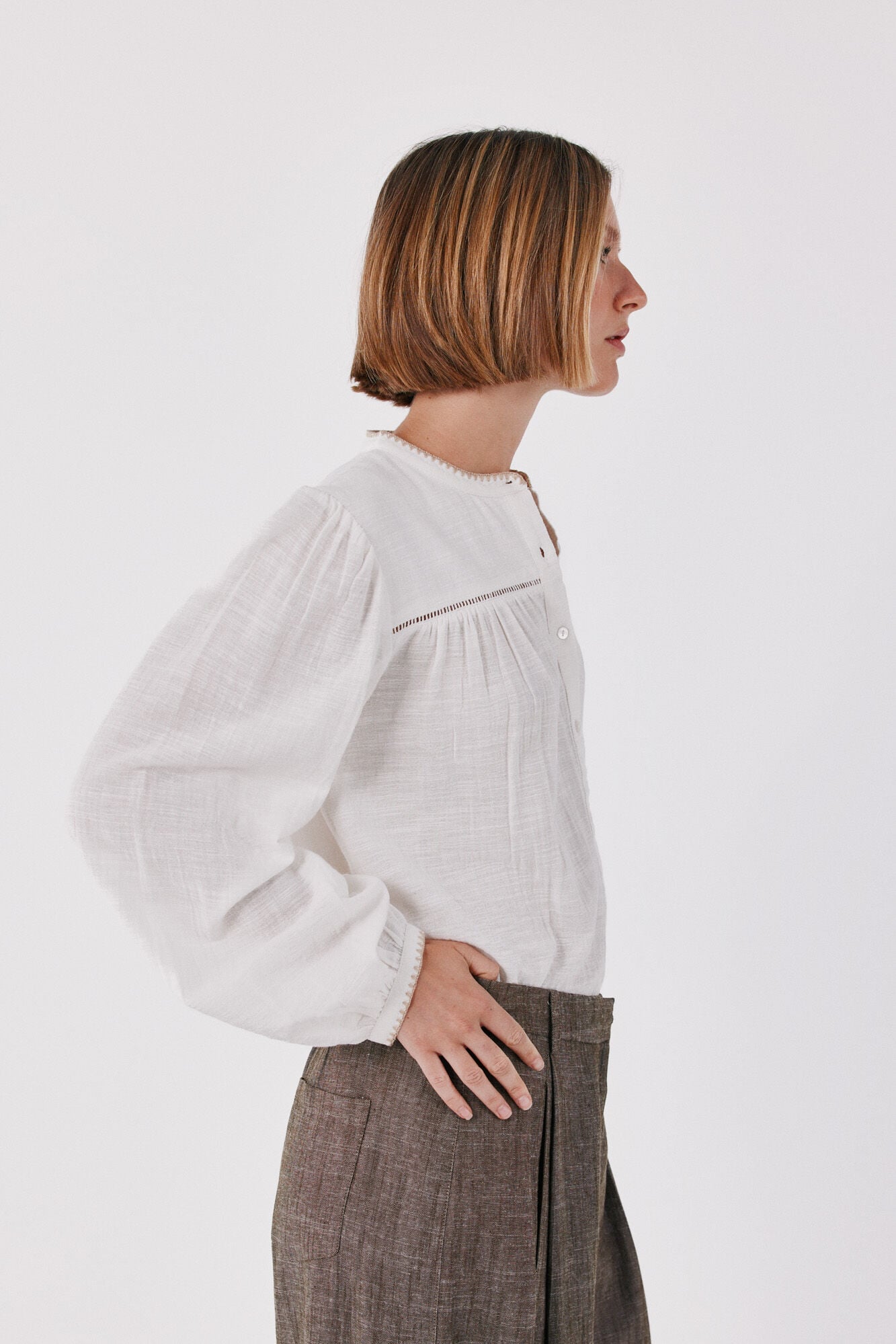 Cortefiel Blusa com bordado de contraste Ecru