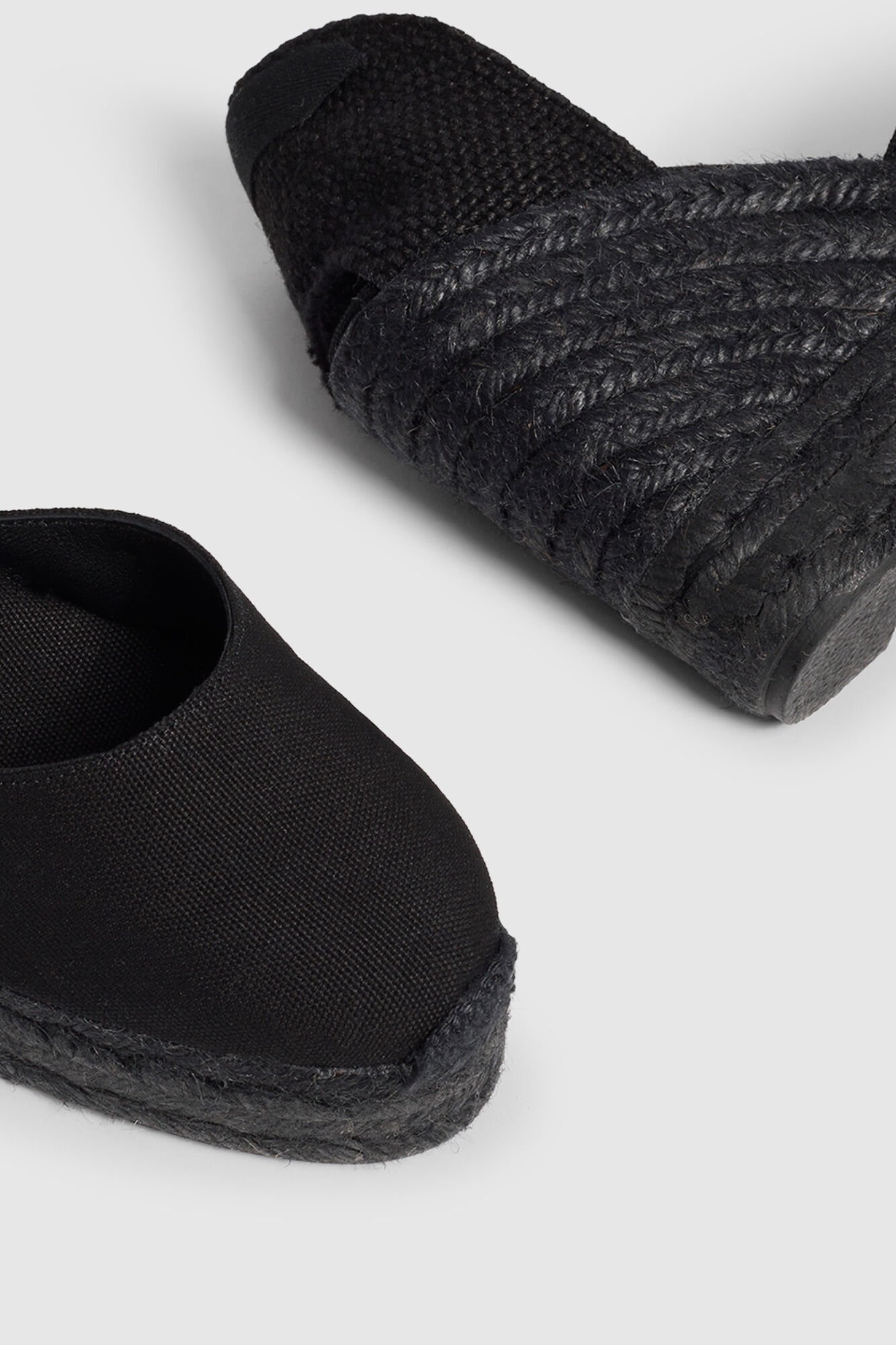 Casta&ntilde;er Alpercata cunha de juta tingida Preto