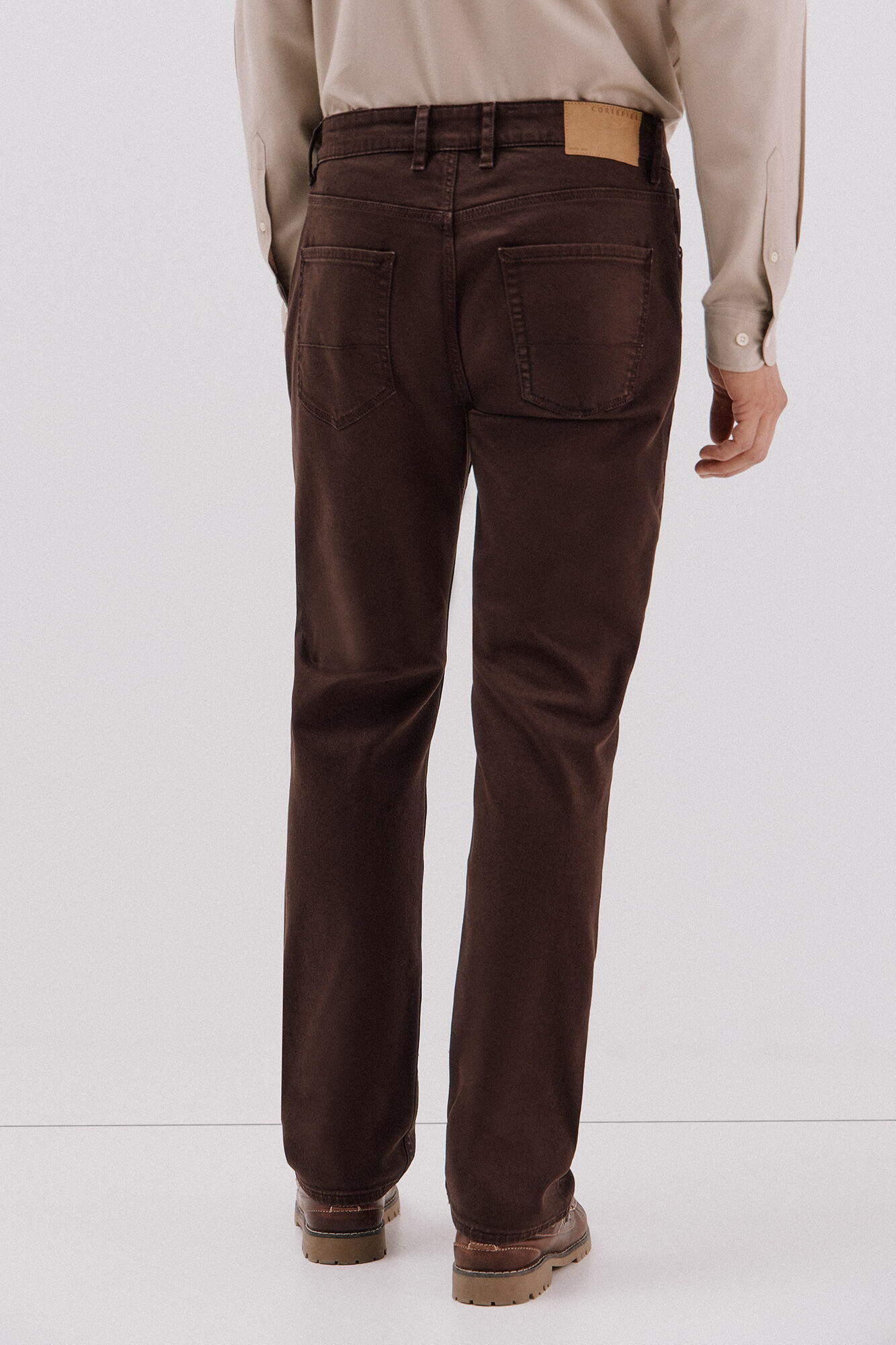 Cortefiel Pantal&oacute;n 5 bolsillos color regular fit Marr&oacute;n oscuro