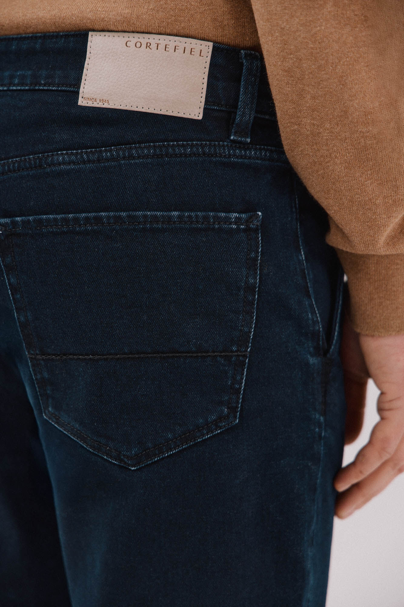 Cortefiel Tapered fit jeans Navy