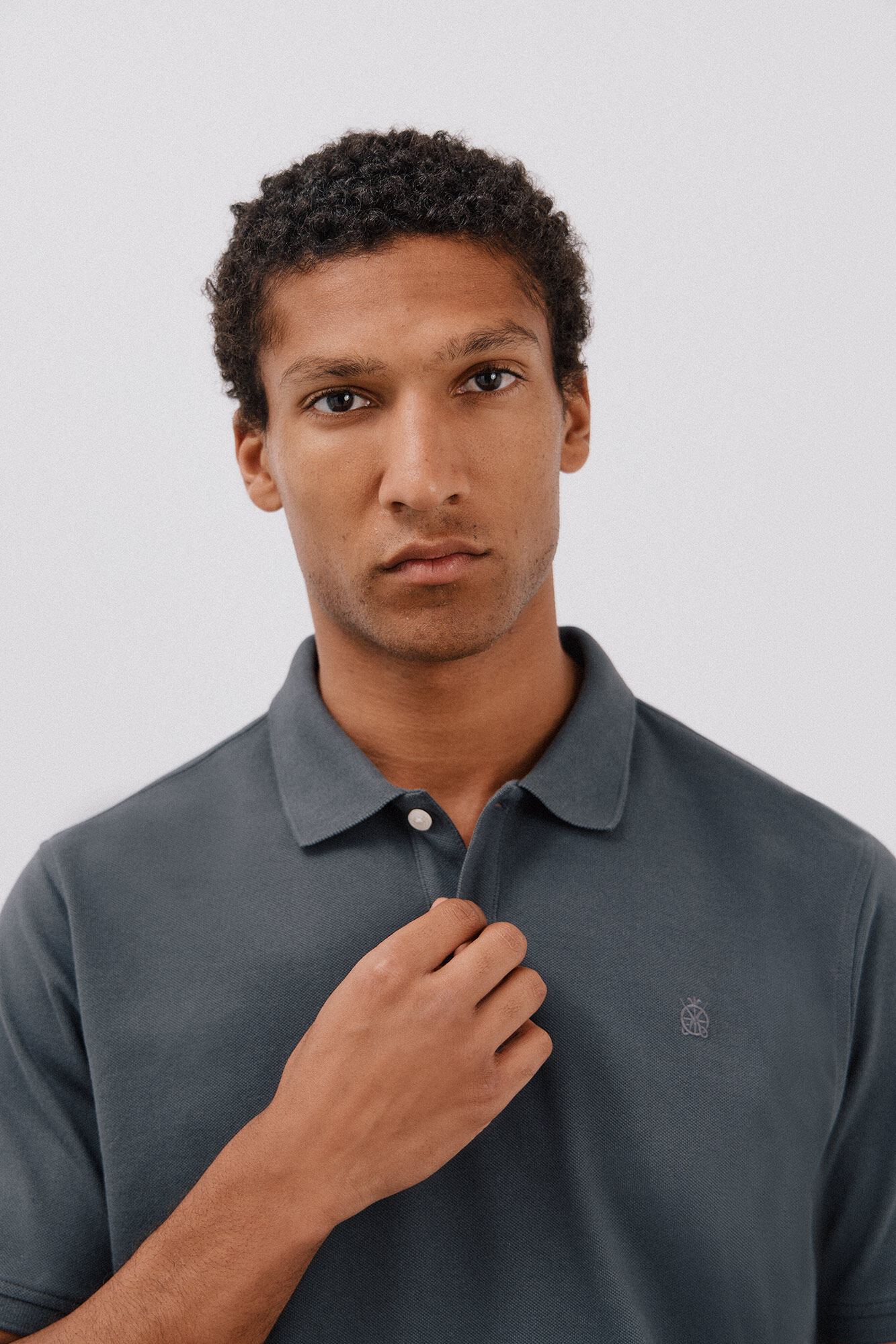 Cortefiel Polo b&aacute;sico piqu&eacute; Cinzento