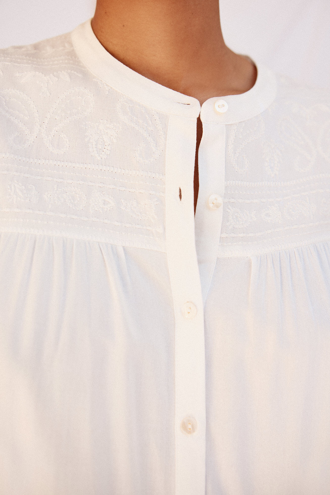Cortefiel Blusa detalle bordado Blanco