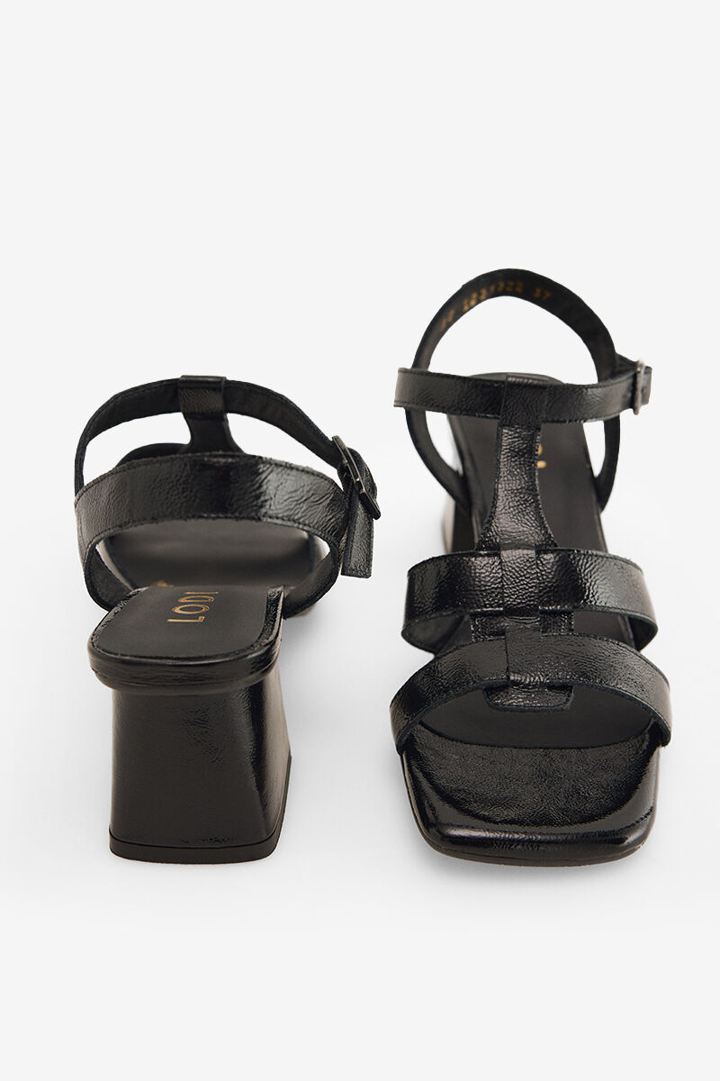 Lodi Sand&aacute;lia em pele efeito verniz Preto