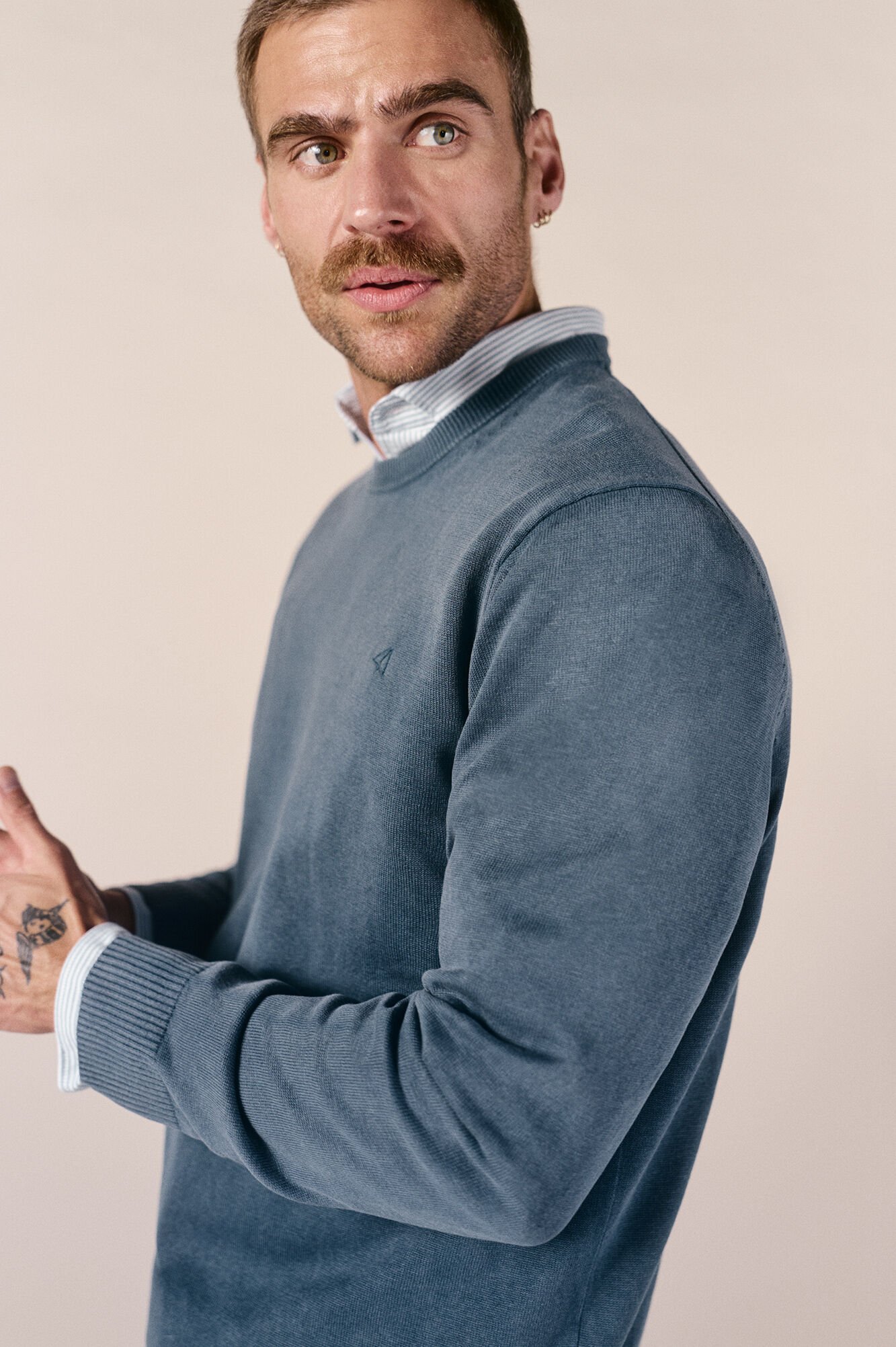 OOTO Camisola gola redonda em algod&atilde;o lavado