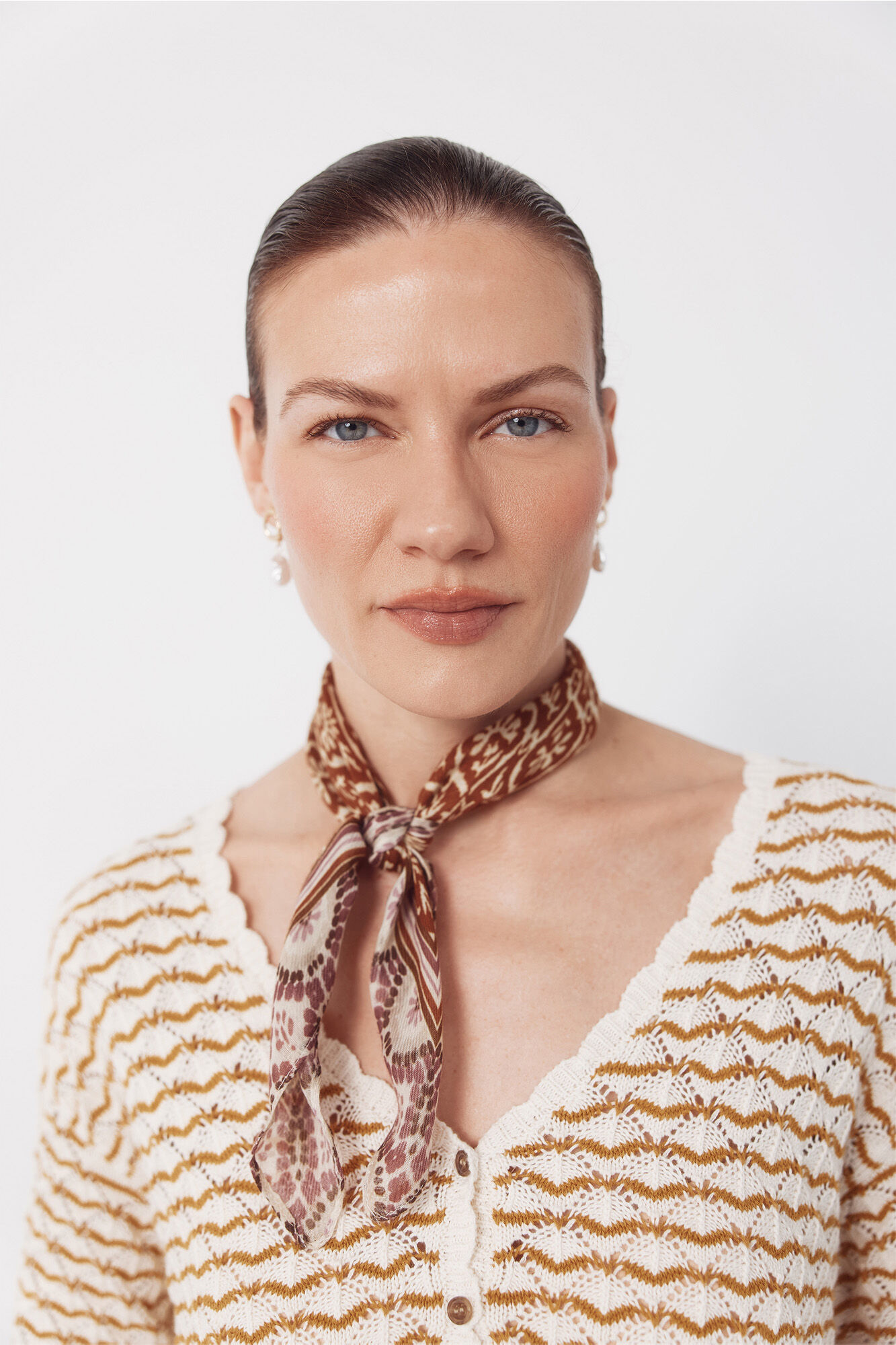 Cortefiel Jersey calados botones Dorado