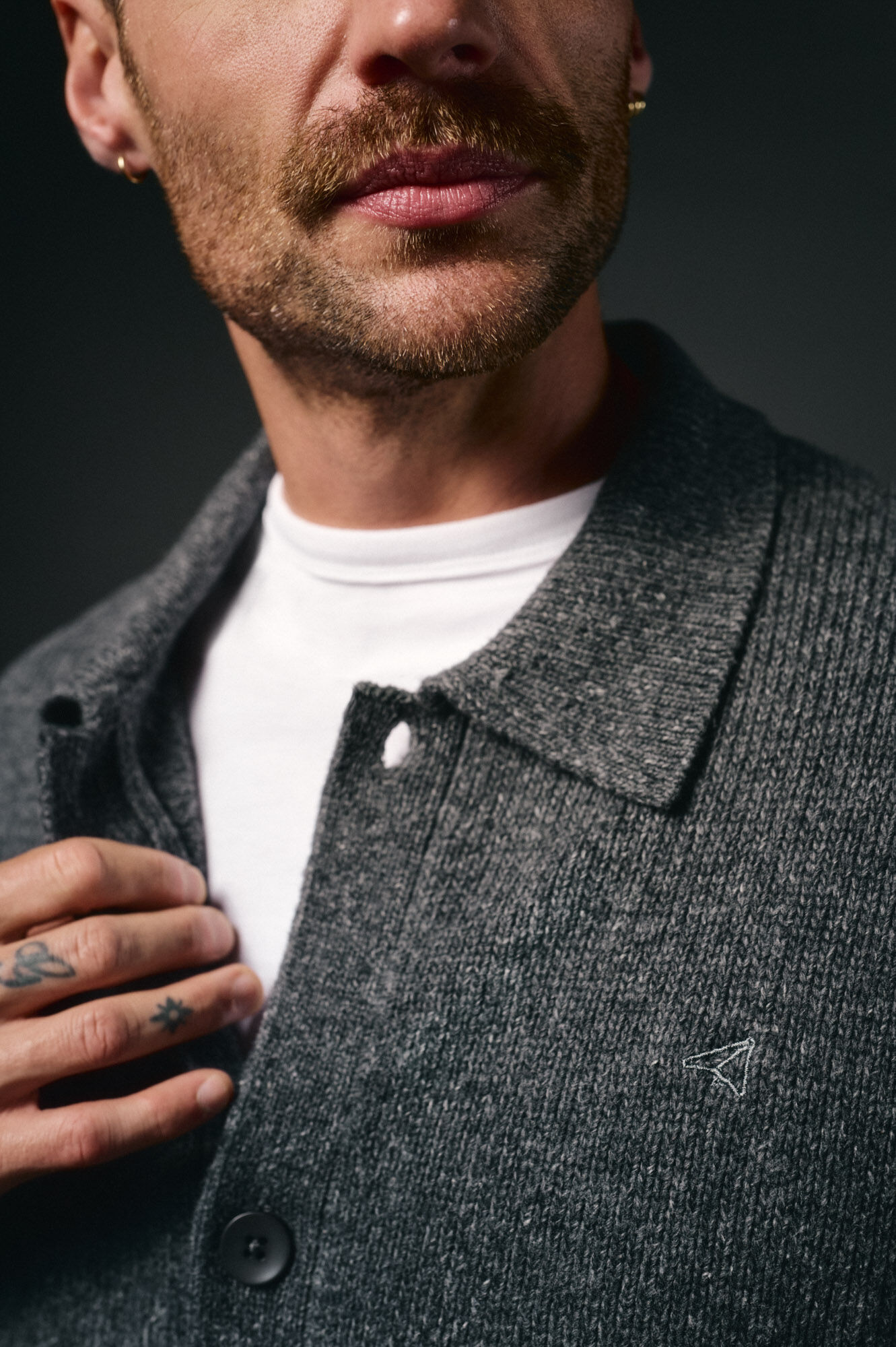 OOTO Casaco de malha bot&otilde;es e dois bolsos Cinzento