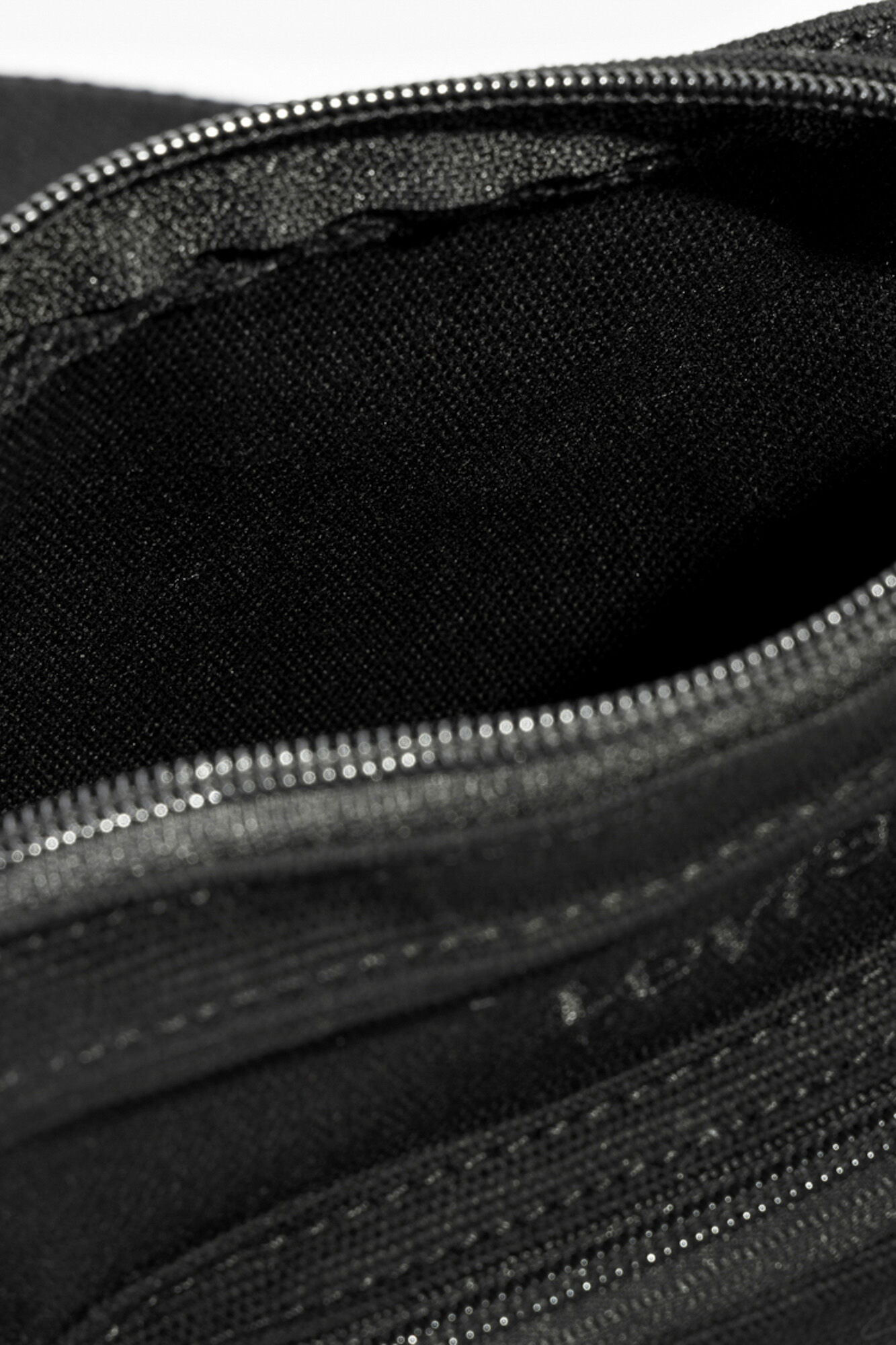 Levi's Bolsa pequena de ombro com fecho-&eacute;clair