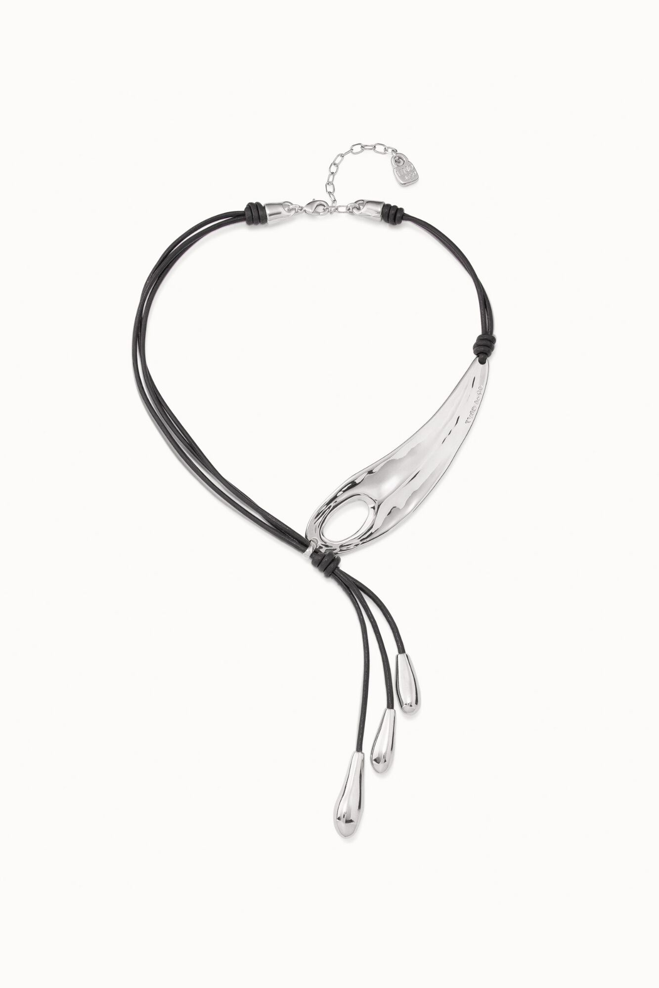 UNOde50 Collar cuero lib&eacute;lula ba&ntilde;o plata