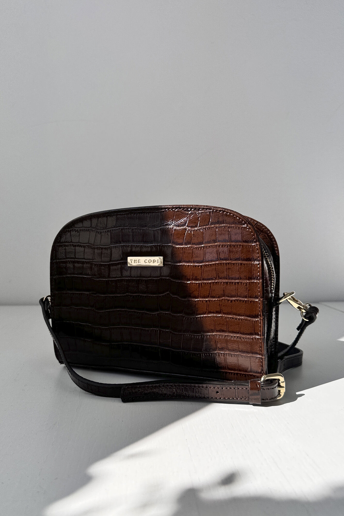 The Code Bolsa tiracolo Cassandra chocolate Castanho