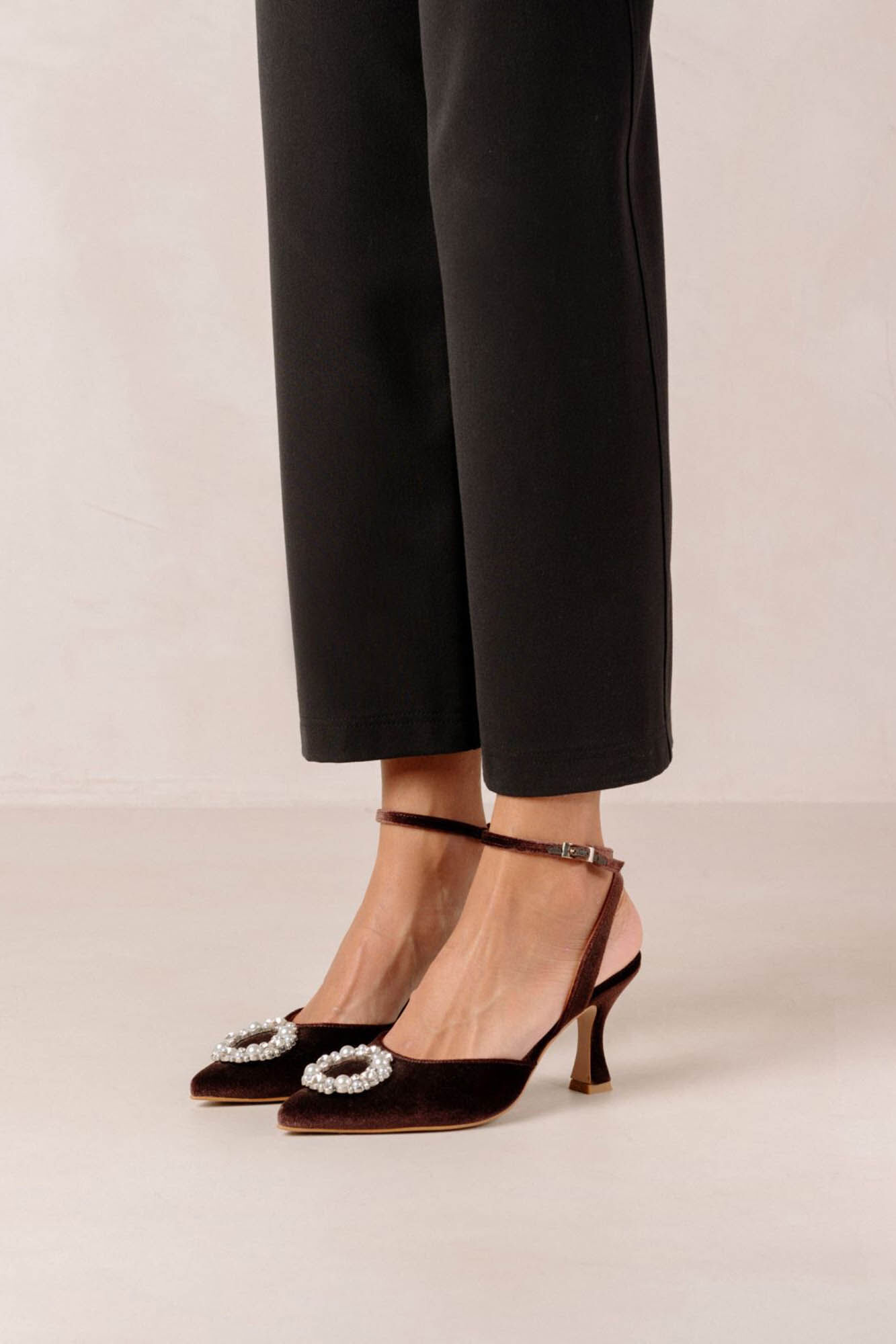 Alohas Cinderella Crystal Velvet Coffee Brown Dark brown