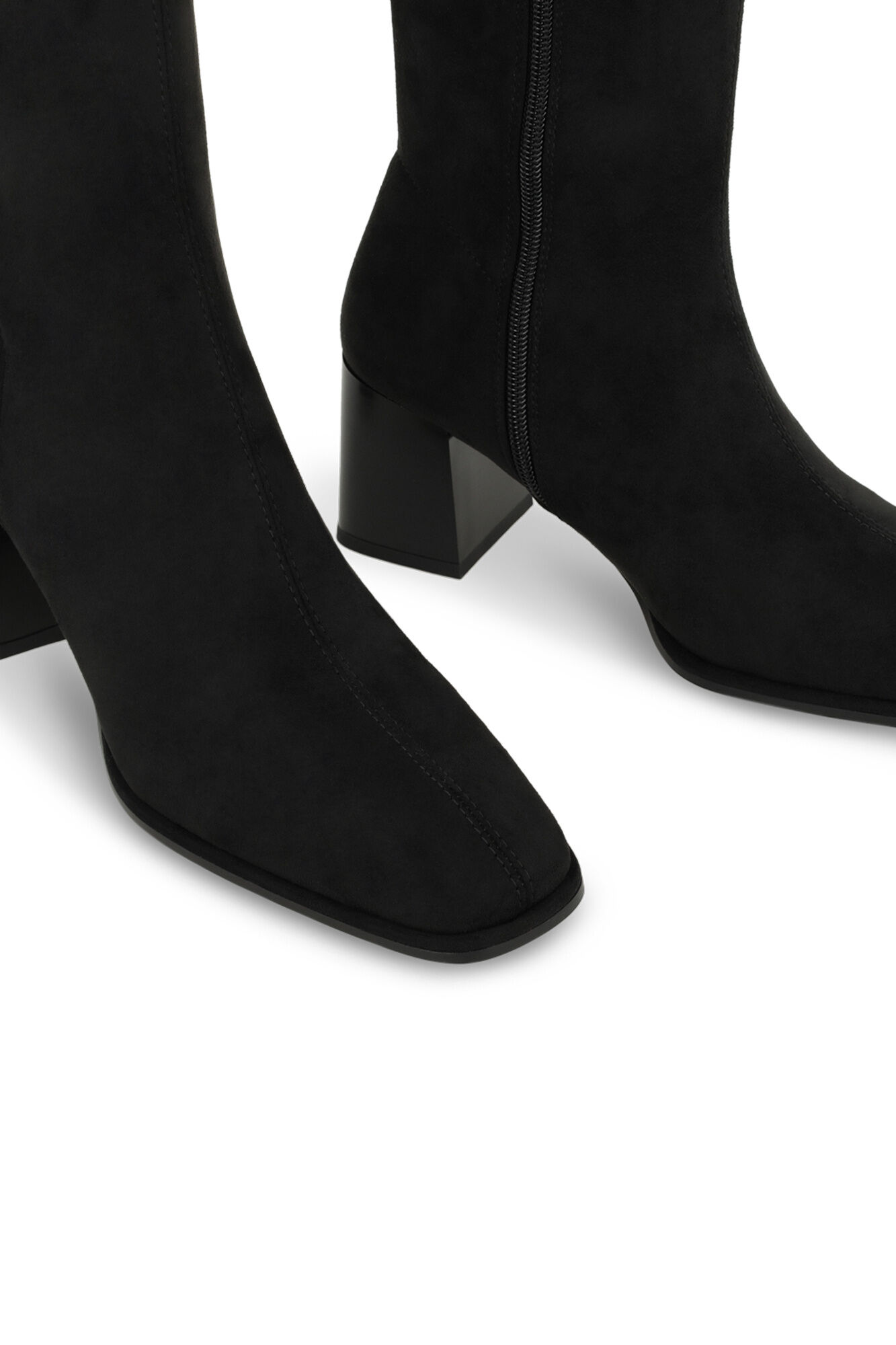 Lodi Botas em camur&ccedil;a com tac&atilde;o Preto