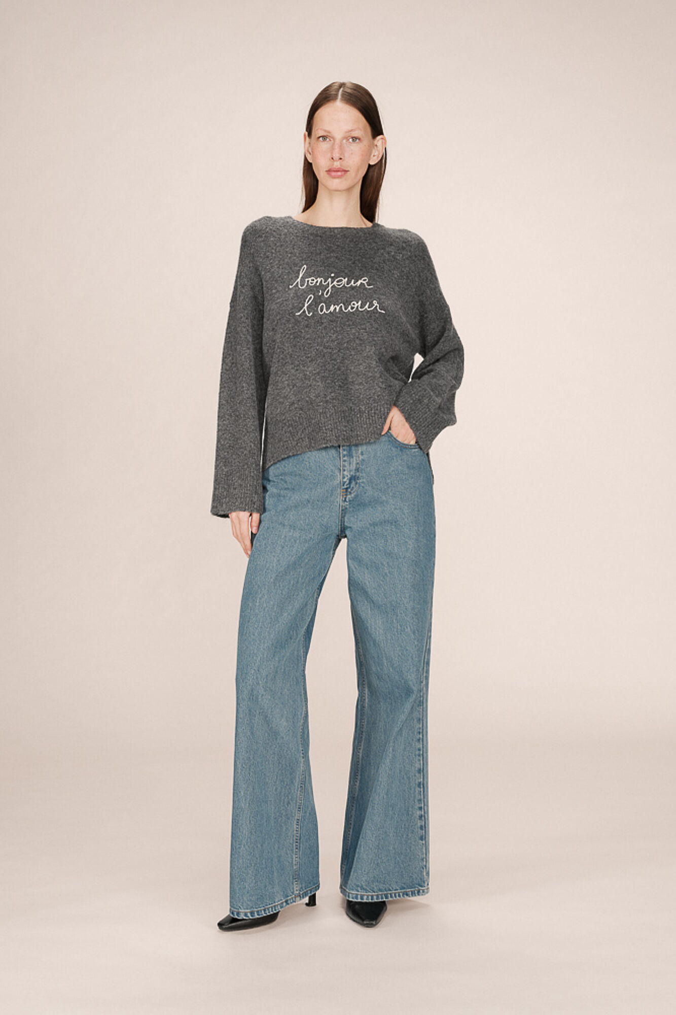 Grace & Mila Camisola oversized de manga comprida com mensagem bordada