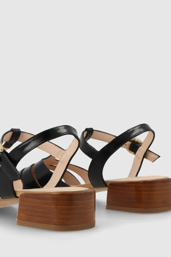 Cortefiel Women's leather flat shoes Black