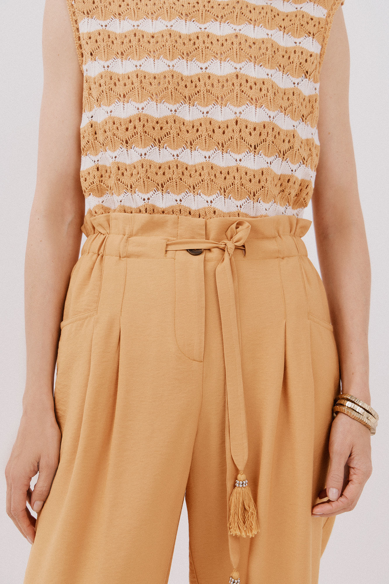 Cortefiel Pleated trousers with belt