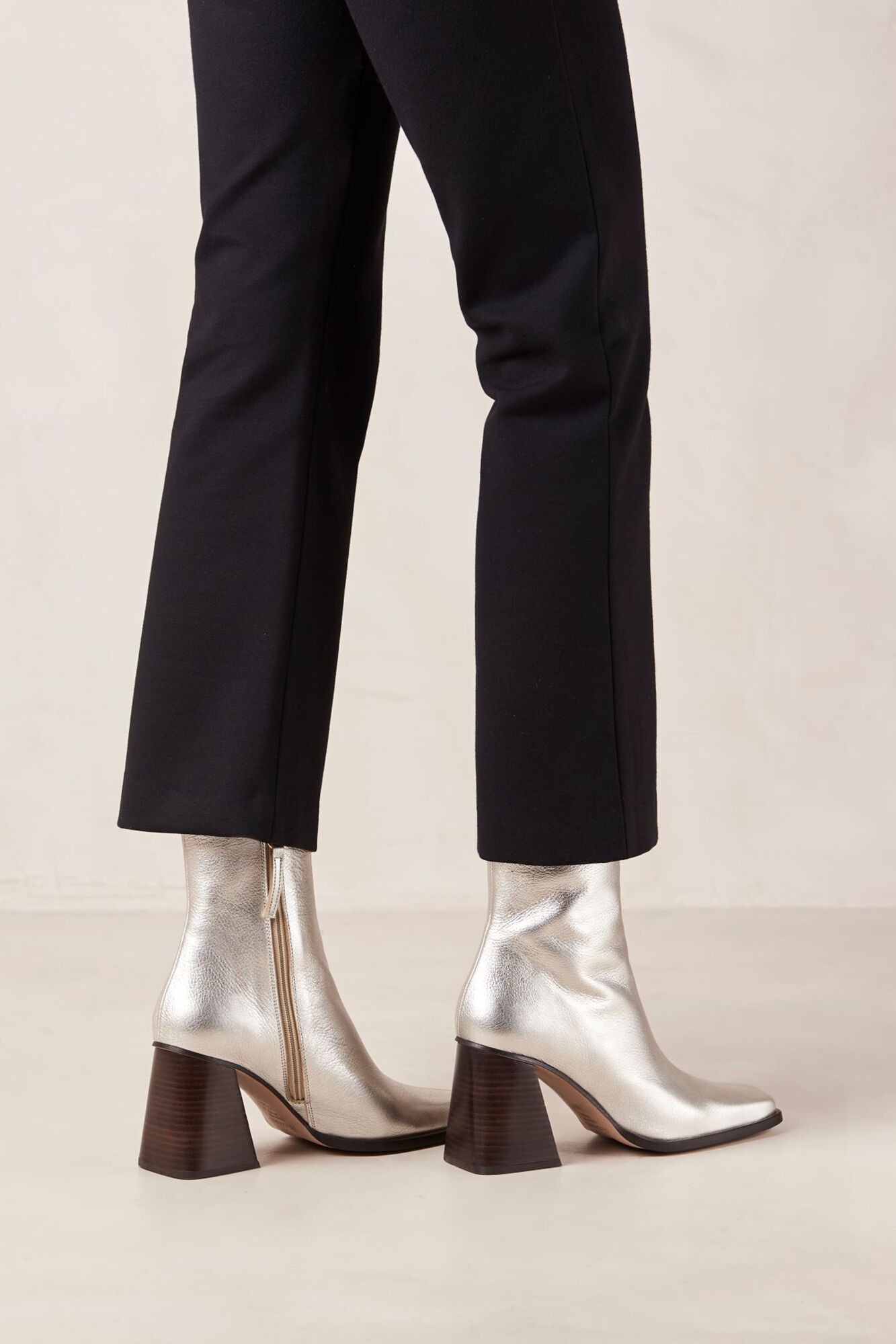 Alohas Botins de couro prateado South Shimmer Cinzento